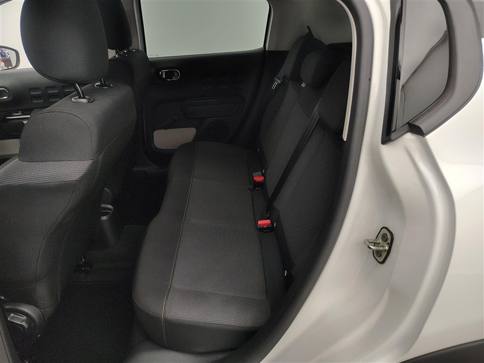 Citroen C3 1.2i PureTech Feel CARPLAY / FULL LED / PDC AR / JA 16" (2024) - Photo 13
