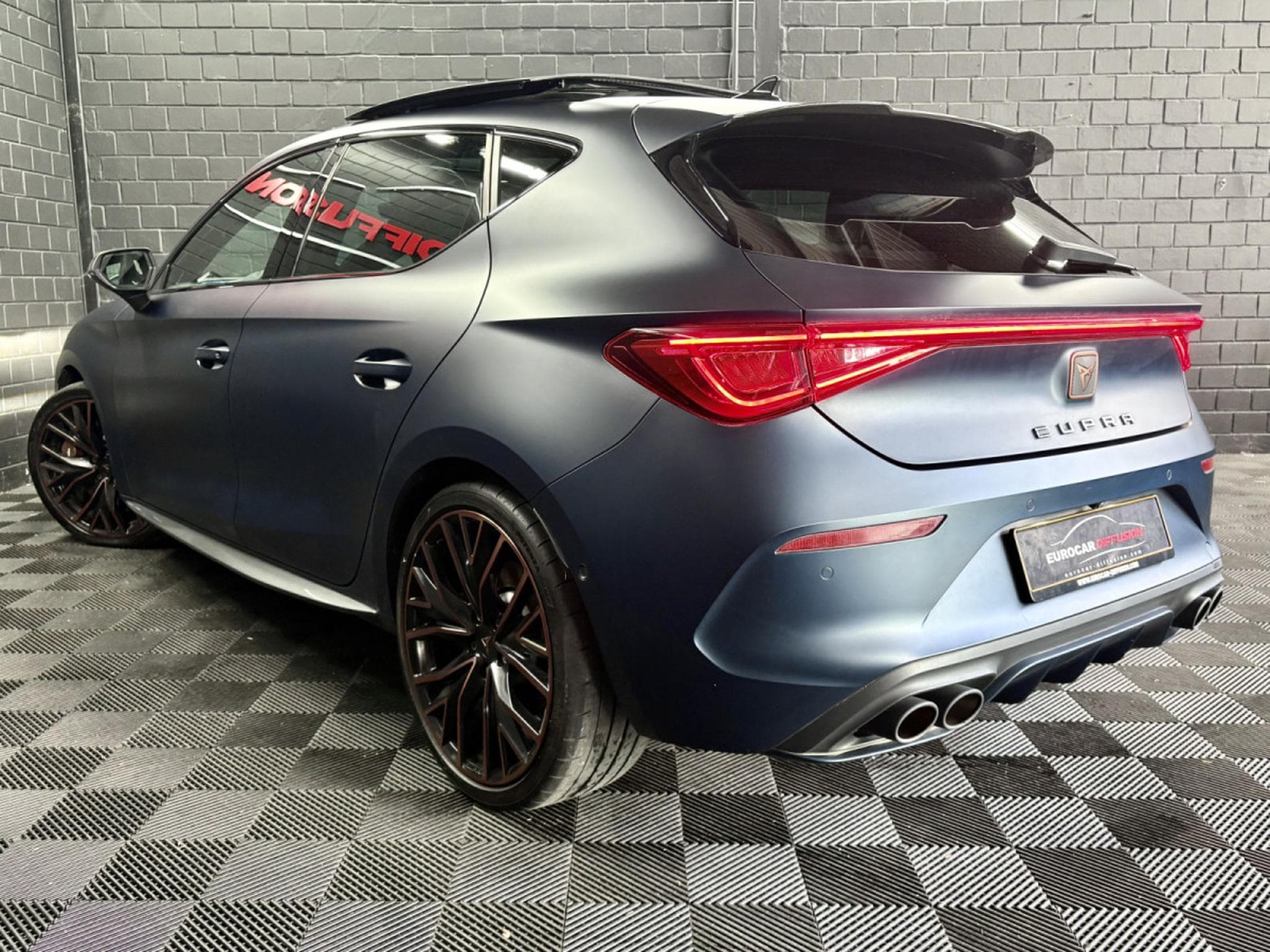 Cupra Leon VZ CUP 2.0 TSI 300CV  *BREMBO * PANO * VSS * BEATS * CARBONE (2023) - Photo 4