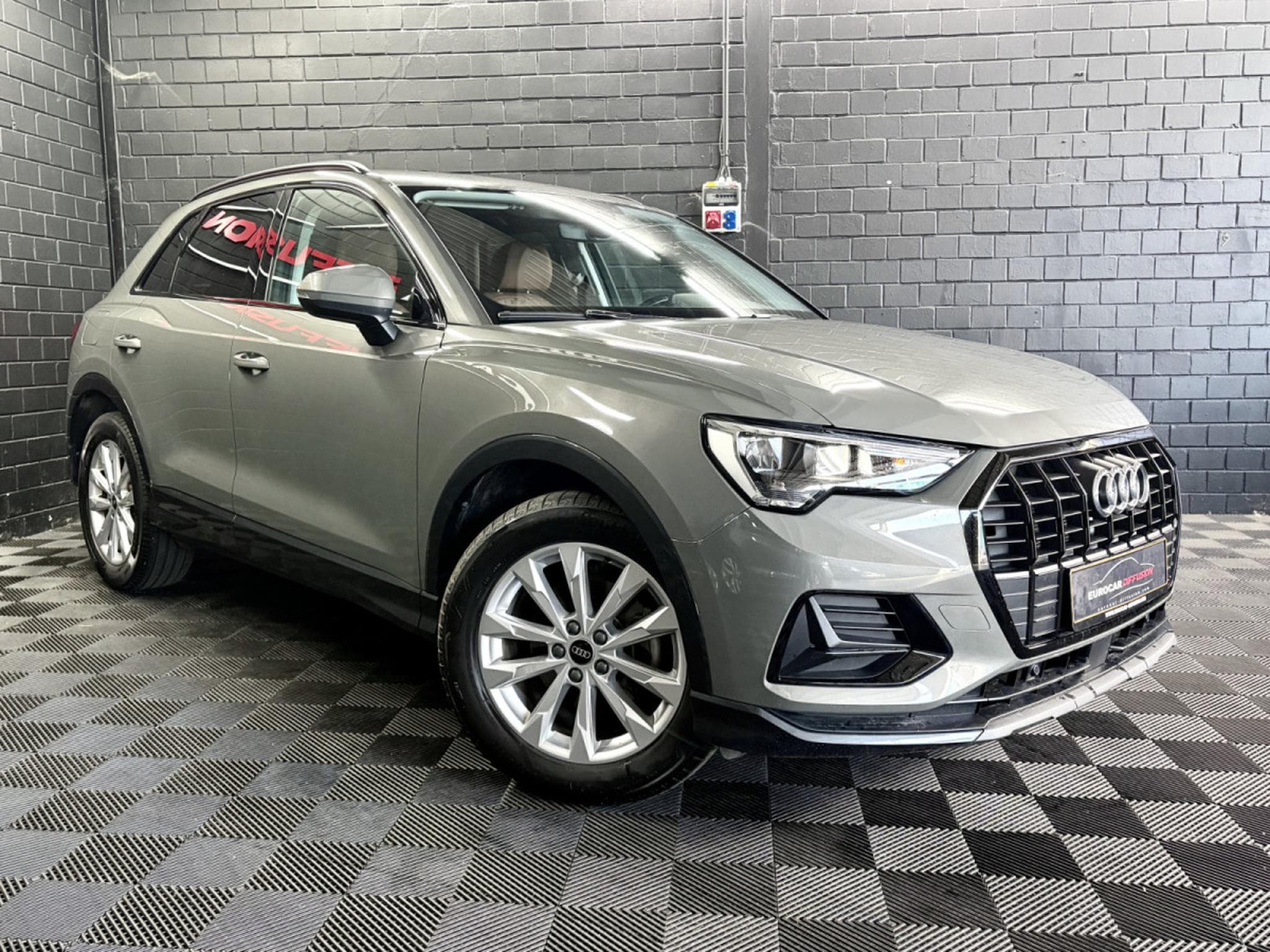 Audi Q3 35 TDI S TRONIC 7 150 CV *ATTELAGE* ACC * HAYON * (2023) - Photo 3