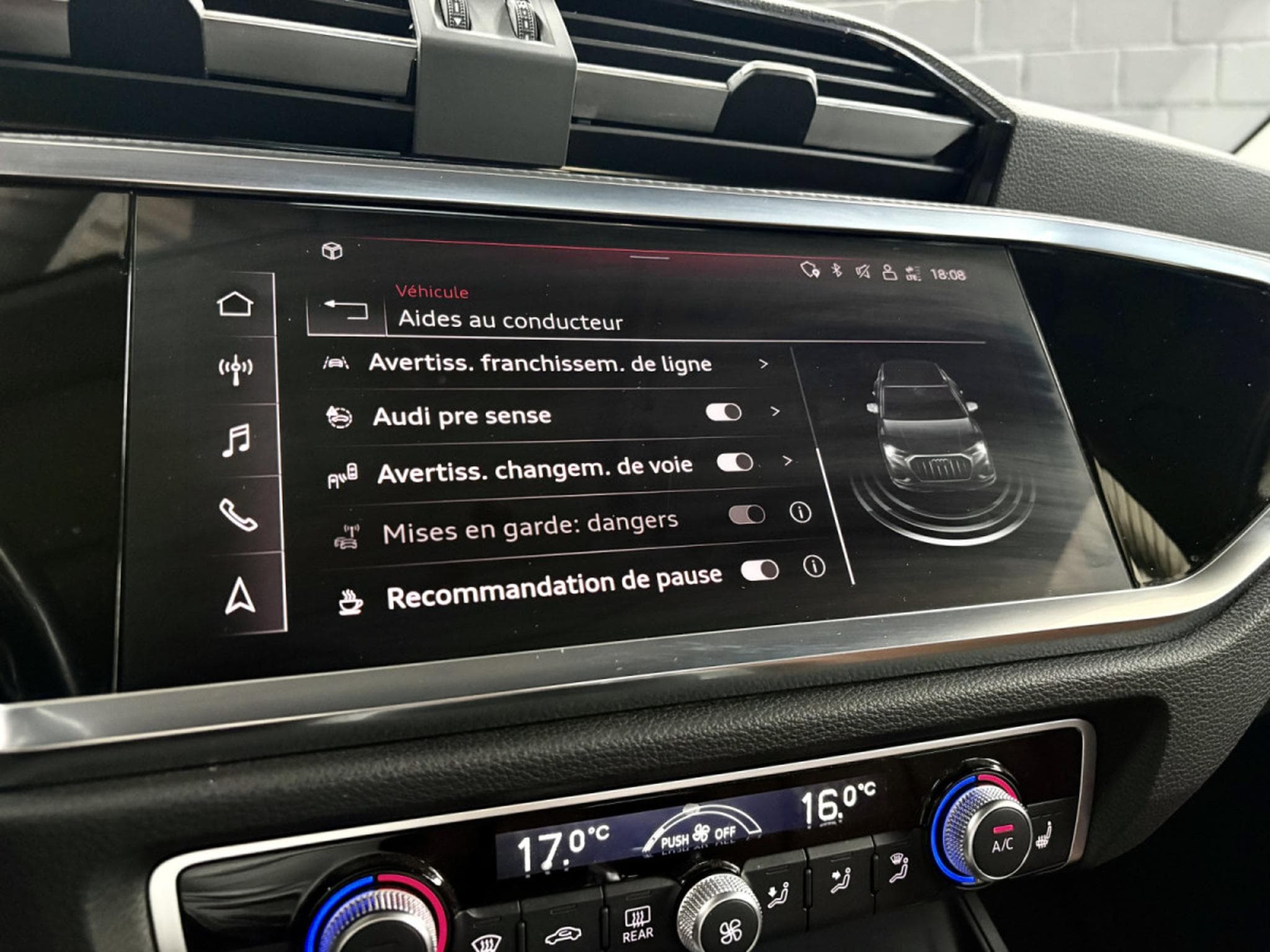 Audi Q3 35 TDI S TRONIC 7 150 CV *ATTELAGE* ACC * HAYON * (2023) - Photo 19