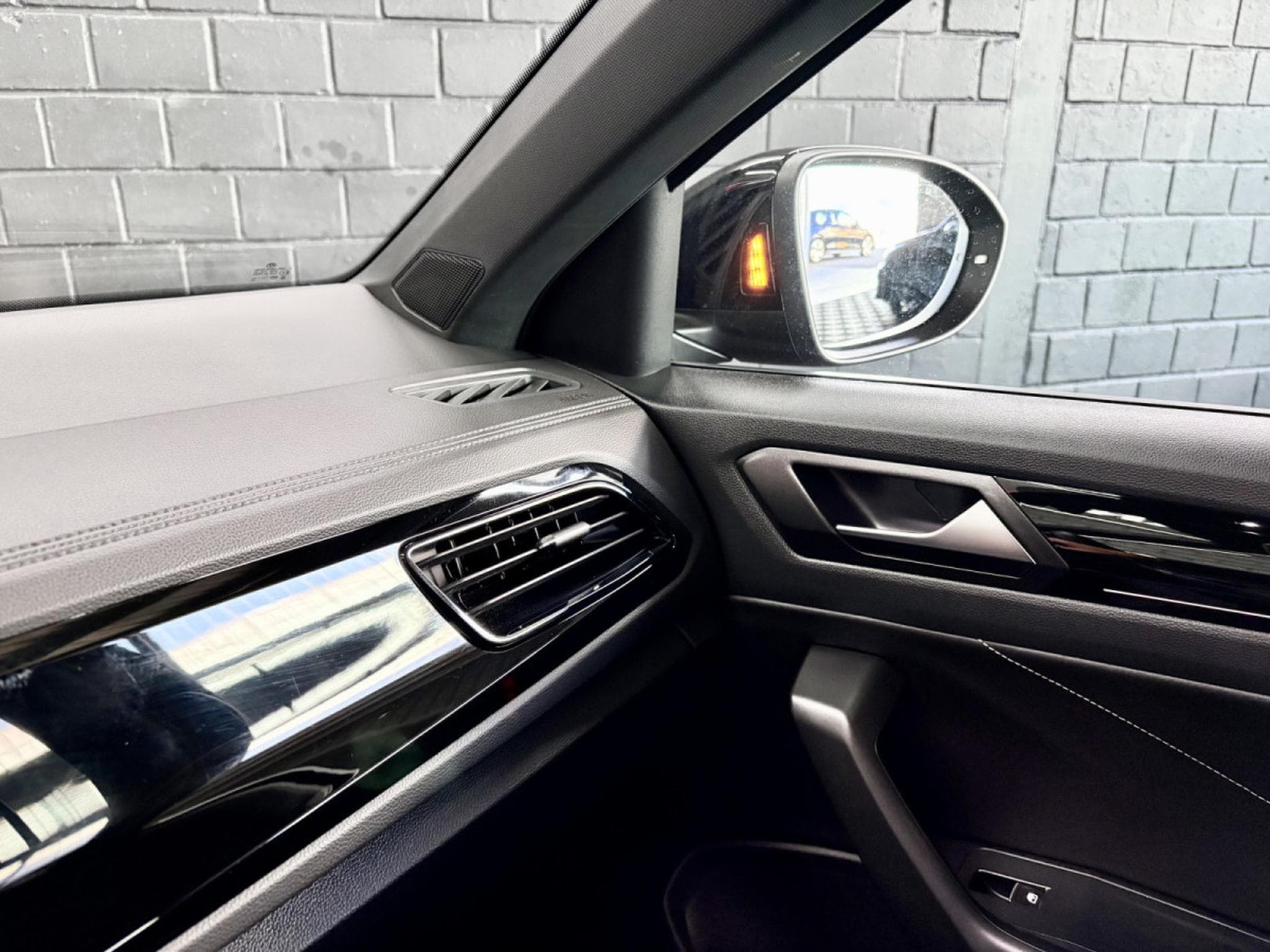 VW T-Roc R-Line Black Edition 1.5 TSI 150 CV DSG7 *PANO* BLACK* CAM * (2025) - Photo 19
