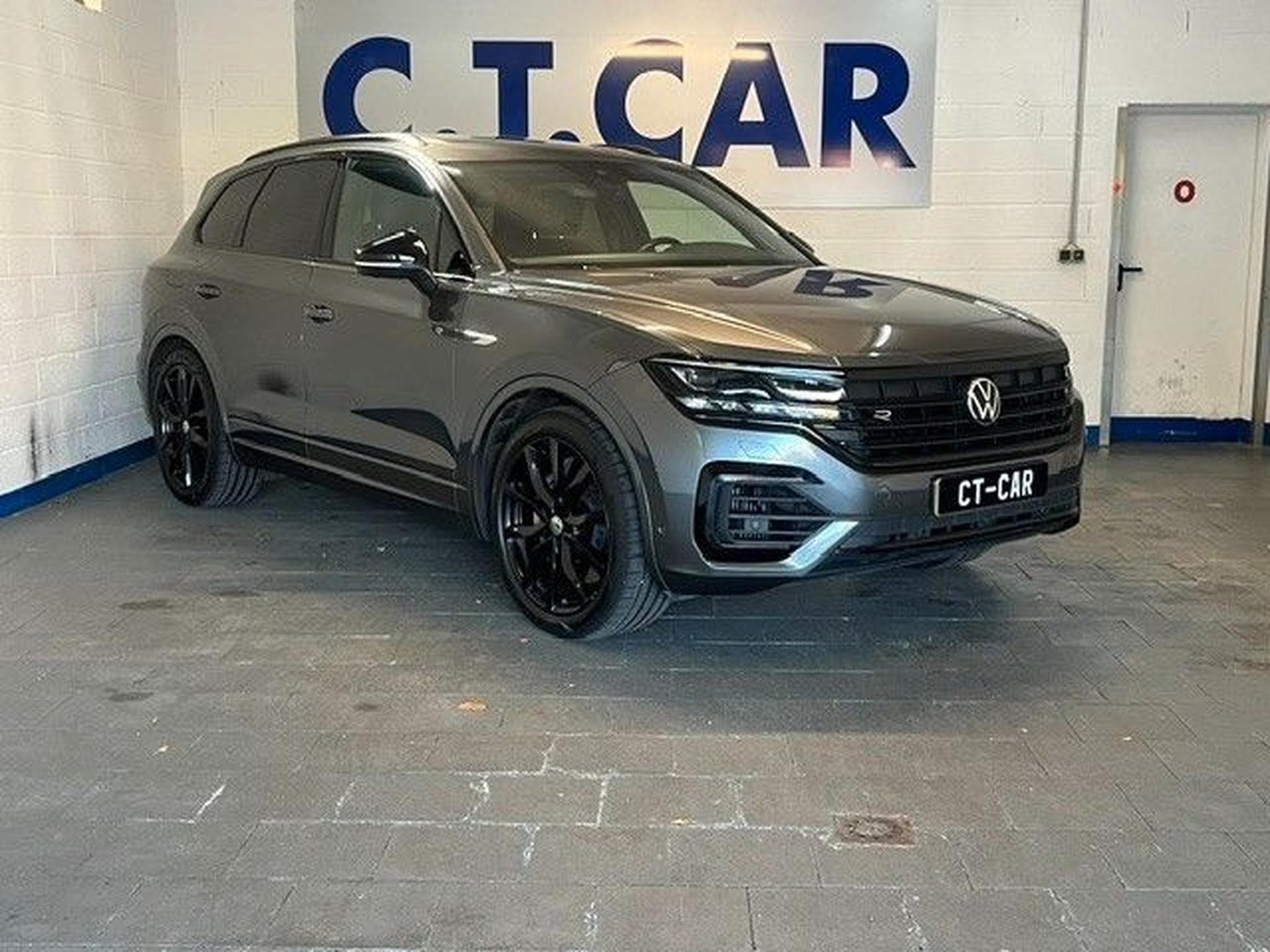 VW Touareg R eHybrid 4Motion-Pano-AHK-1Hand (2022) - Photo 1