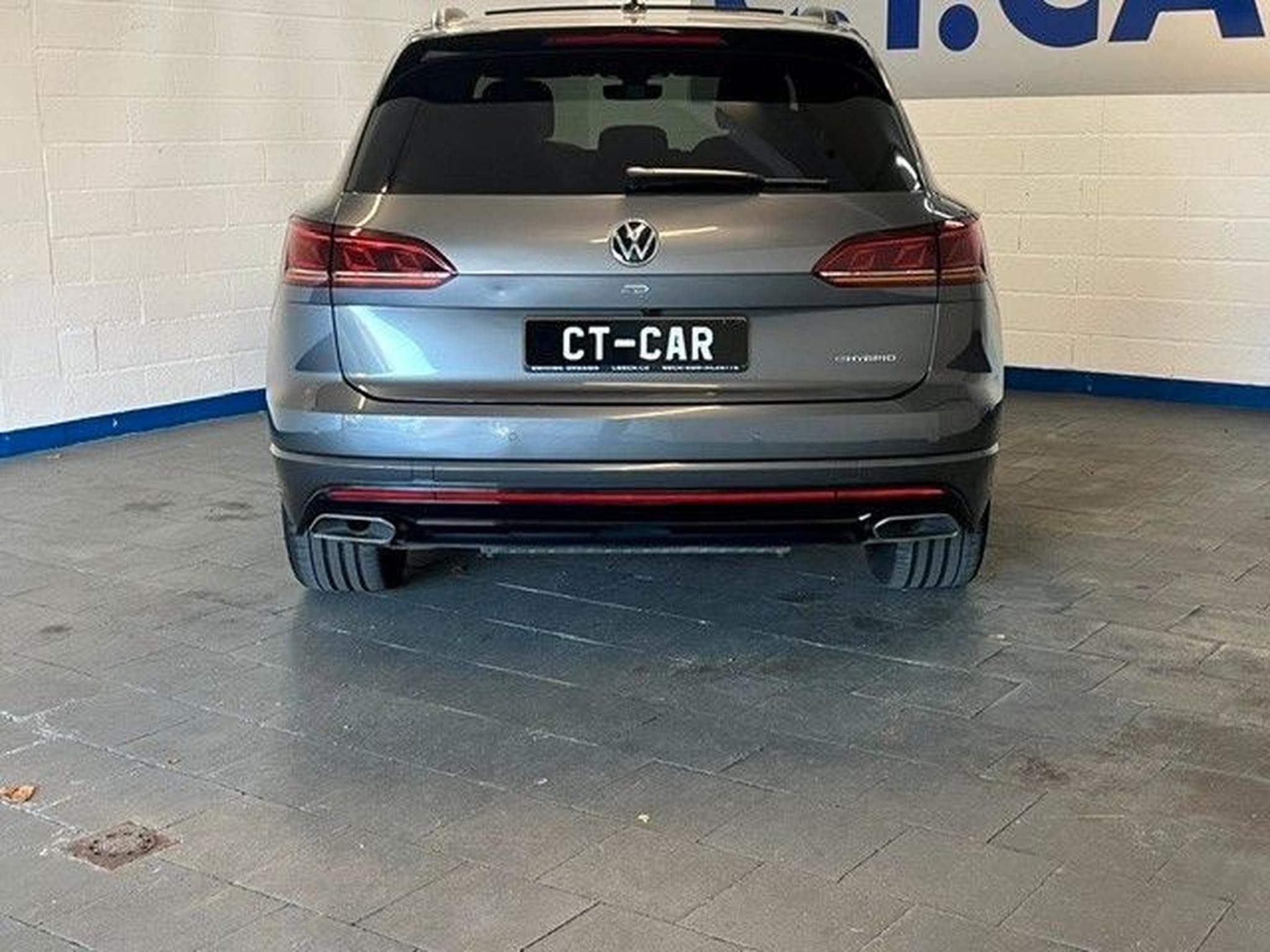 VW Touareg R eHybrid 4Motion-Pano-AHK-1Hand (2022) - Photo 4