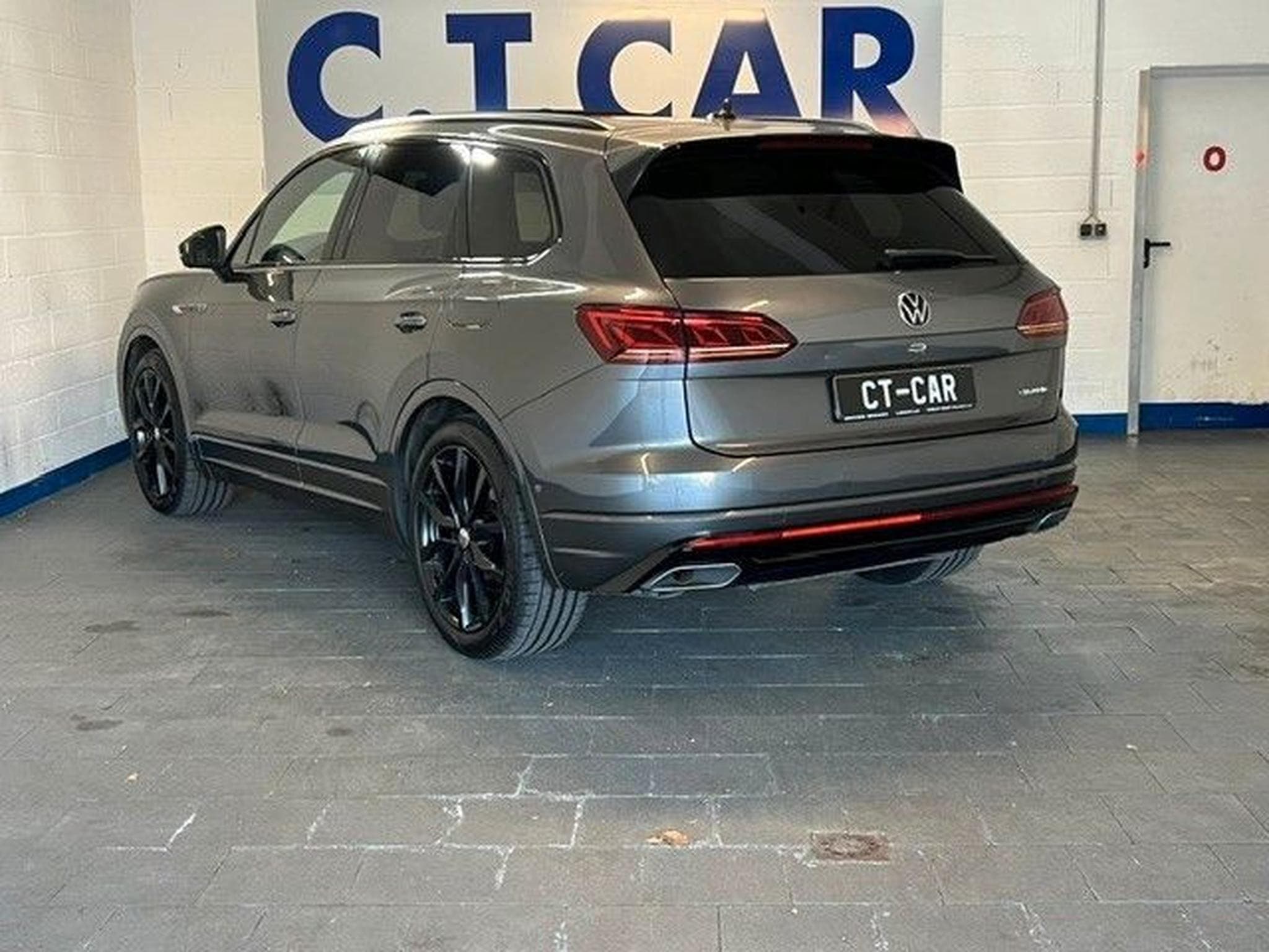 VW Touareg R eHybrid 4Motion-Pano-AHK-1Hand (2022) - Photo 3
