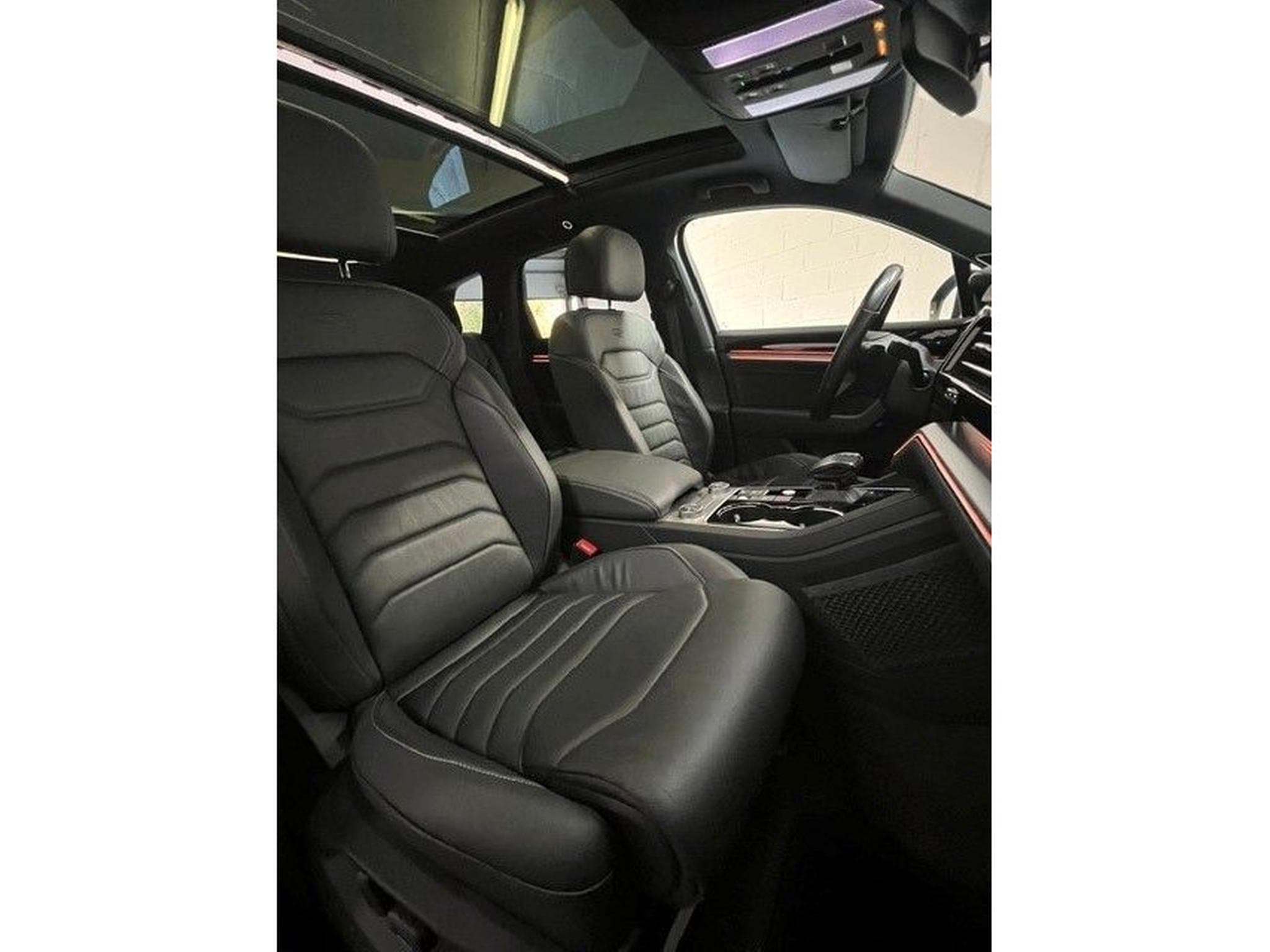 VW Touareg R eHybrid 4Motion-Pano-AHK-1Hand (2022) - Photo 7