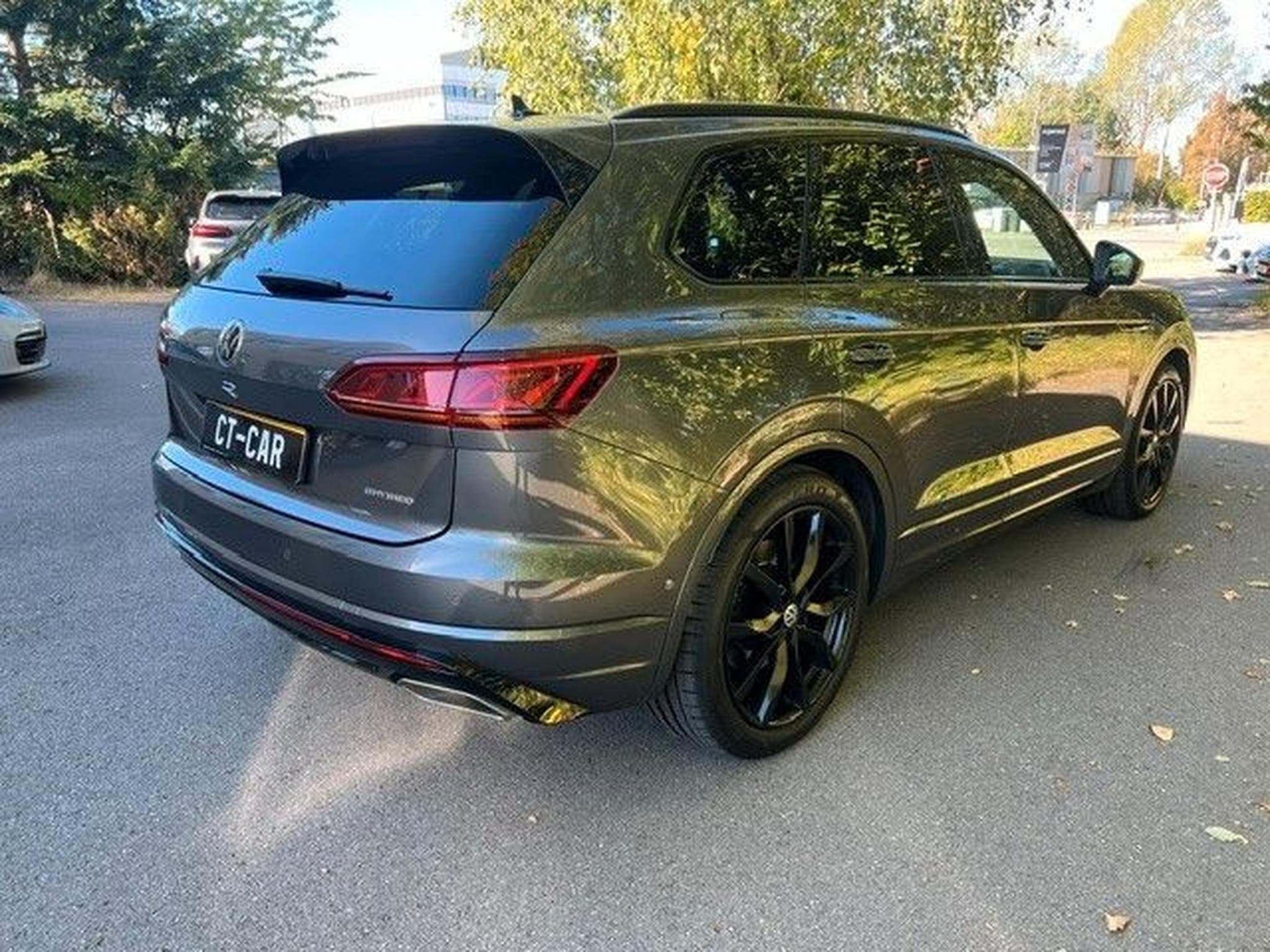 VW Touareg R eHybrid 4Motion-Pano-AHK-1Hand (2022) - Photo 11