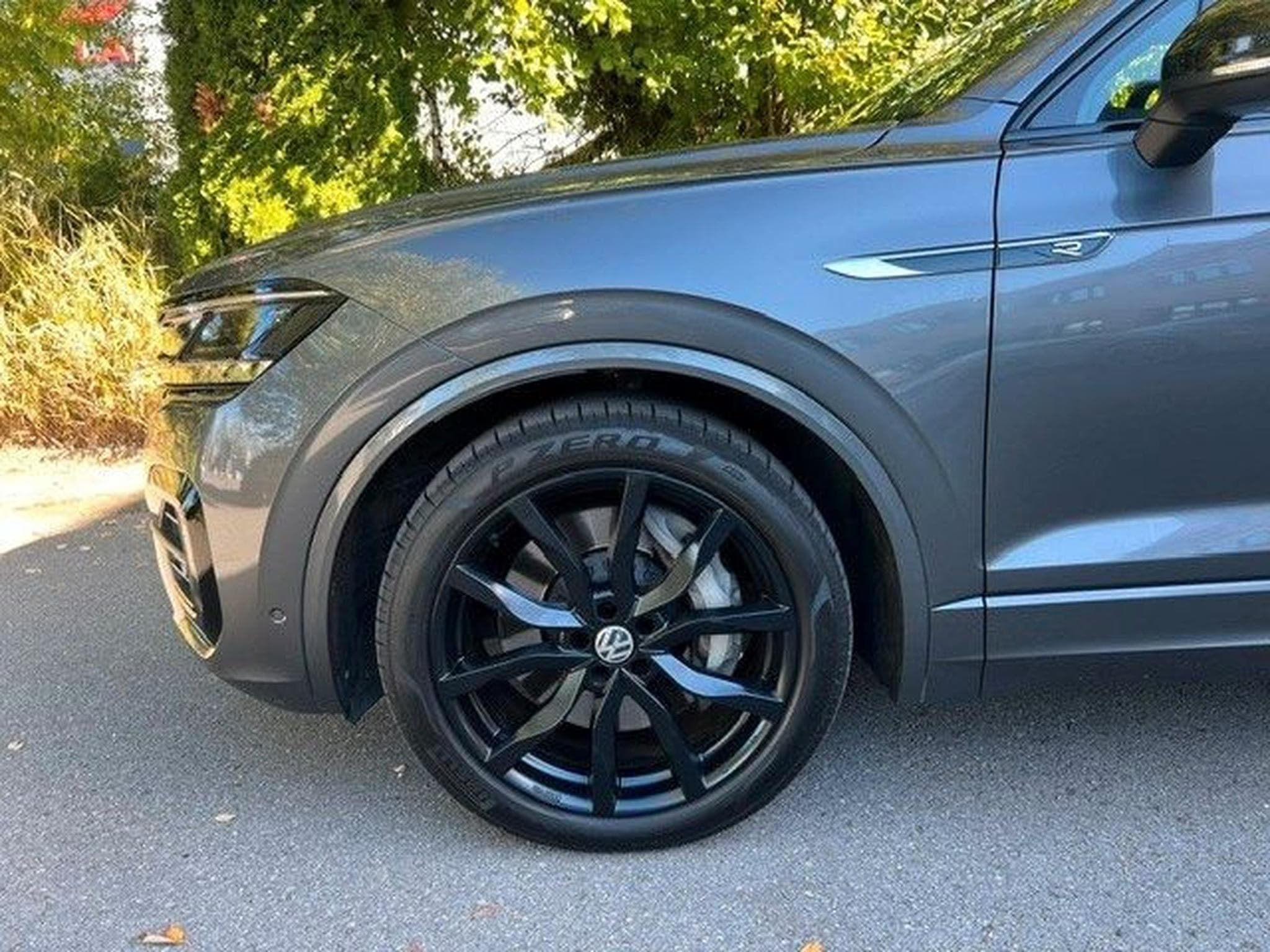 VW Touareg R eHybrid 4Motion-Pano-AHK-1Hand (2022) - Photo 16