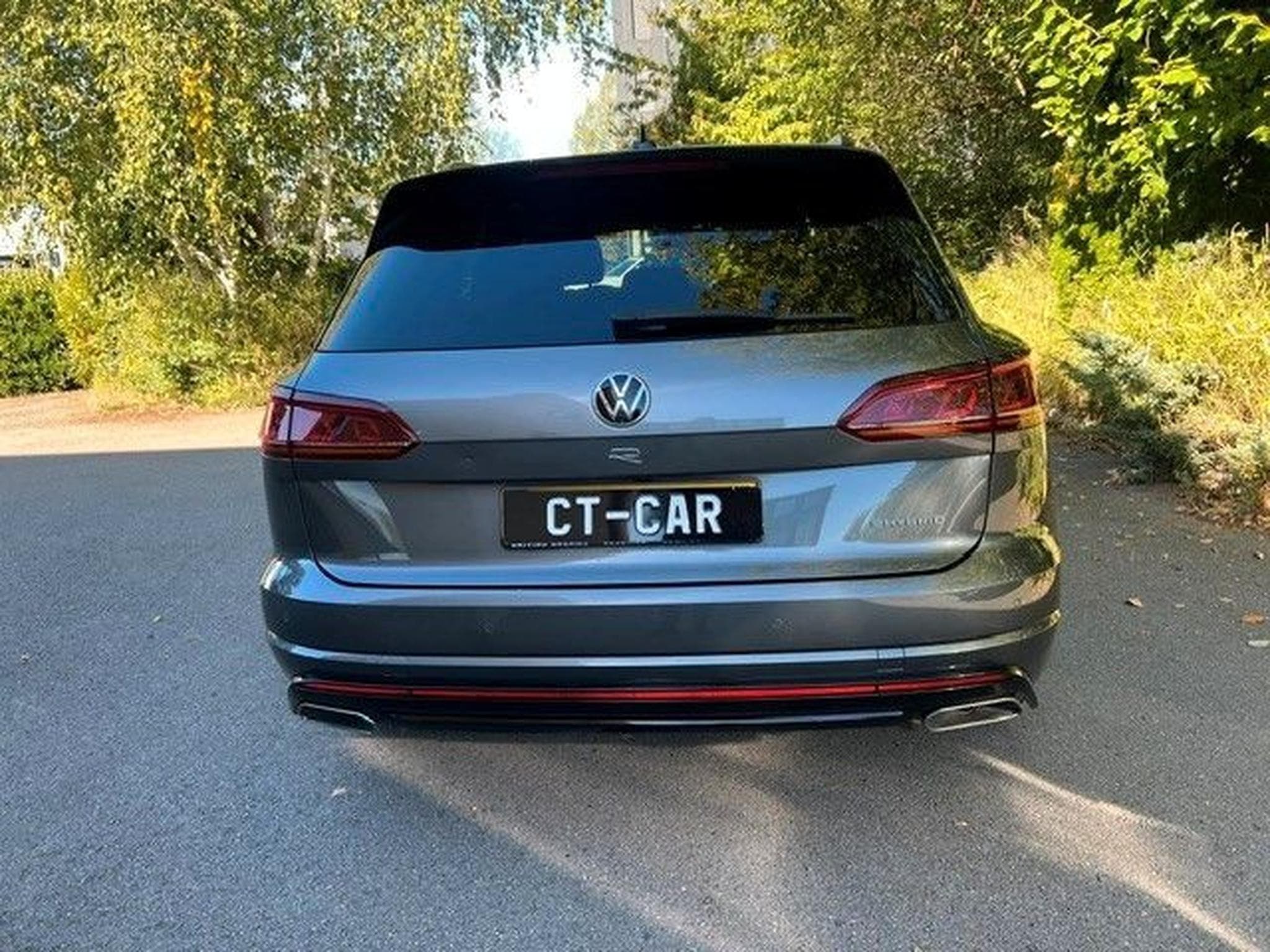 VW Touareg R eHybrid 4Motion-Pano-AHK-1Hand (2022) - Photo 17