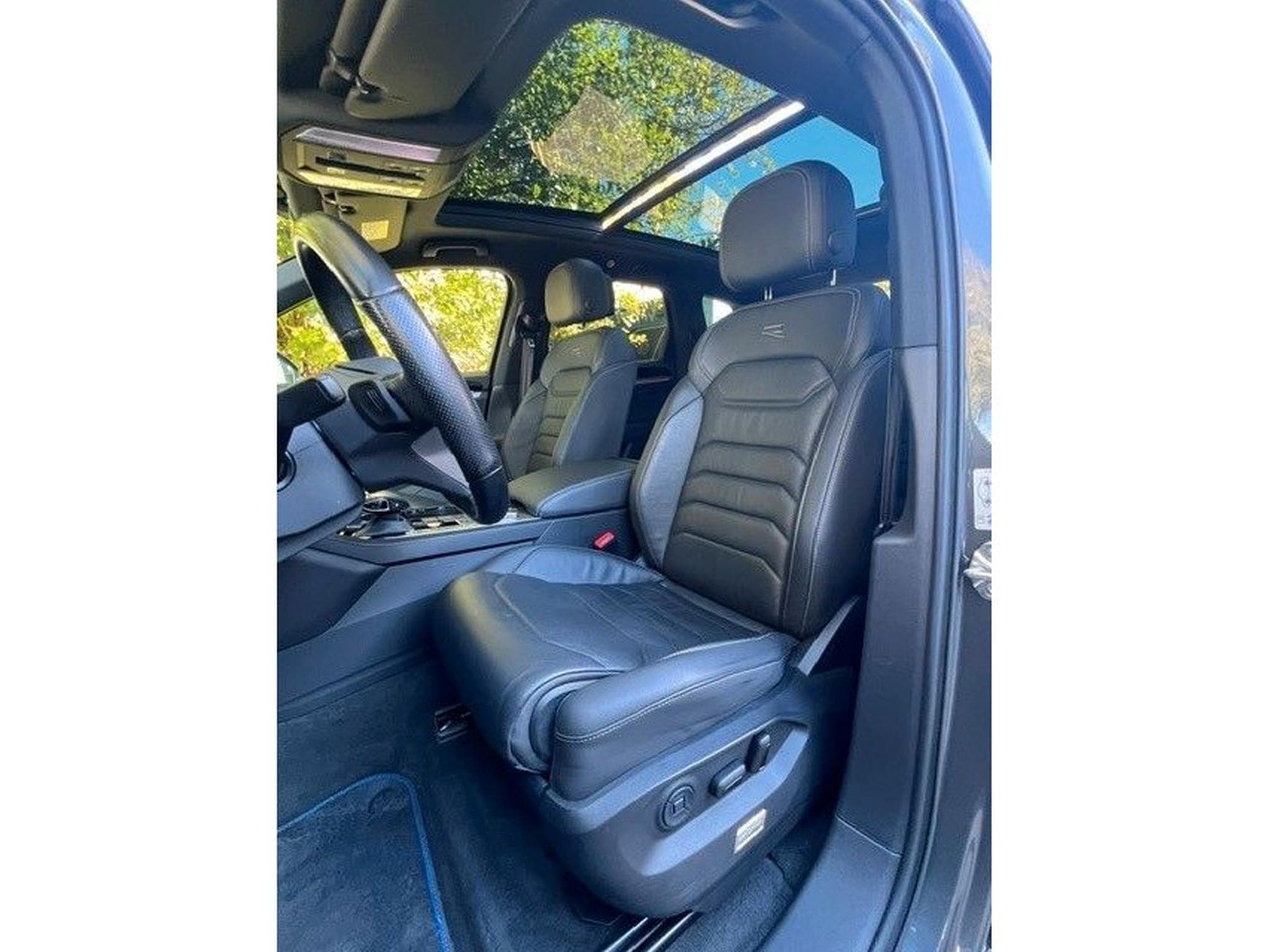 VW Touareg R eHybrid 4Motion-Pano-AHK-1Hand (2022) - Photo 19