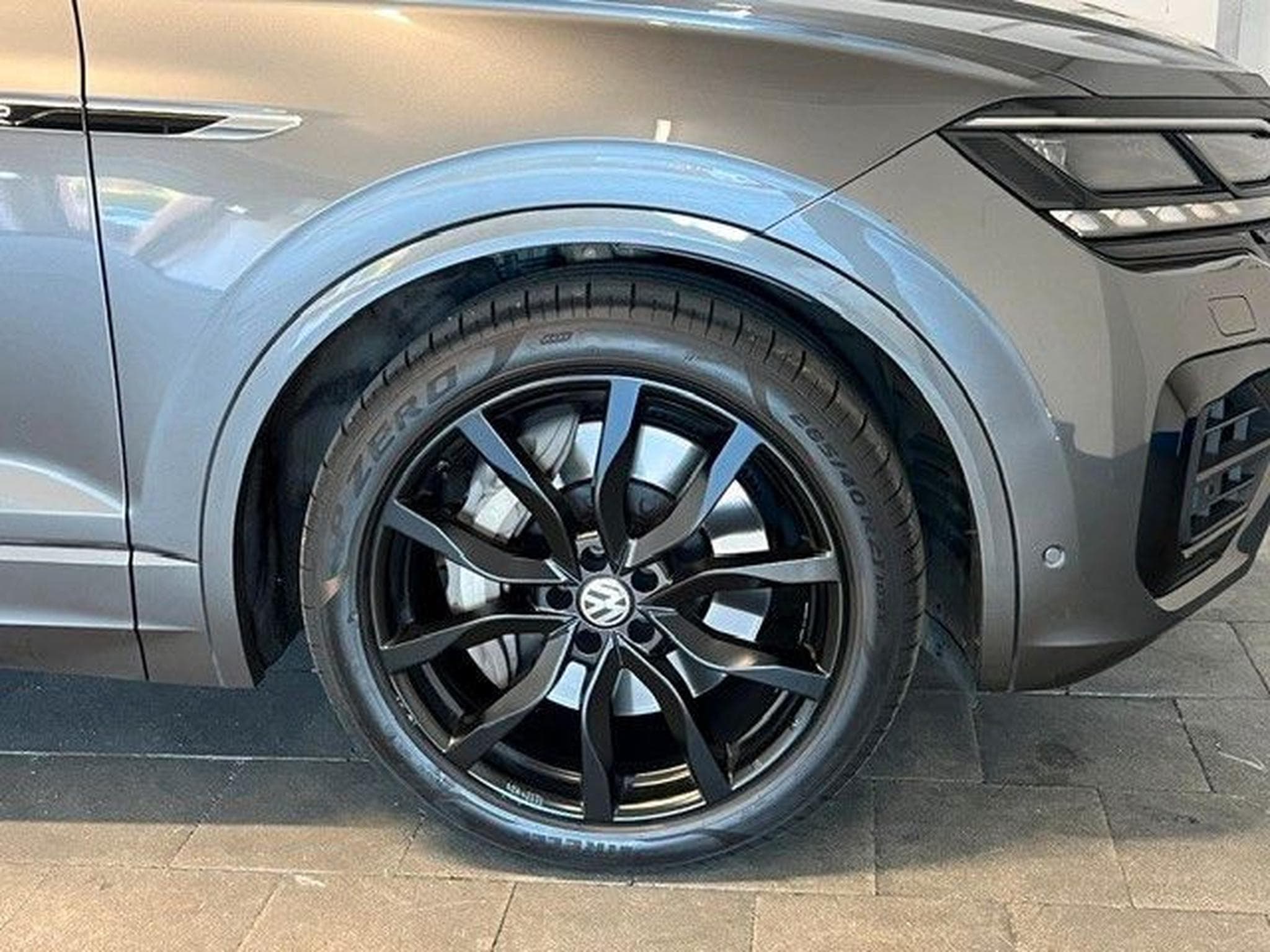 VW Touareg R eHybrid 4Motion-Pano-AHK-1Hand (2022) - Photo 21