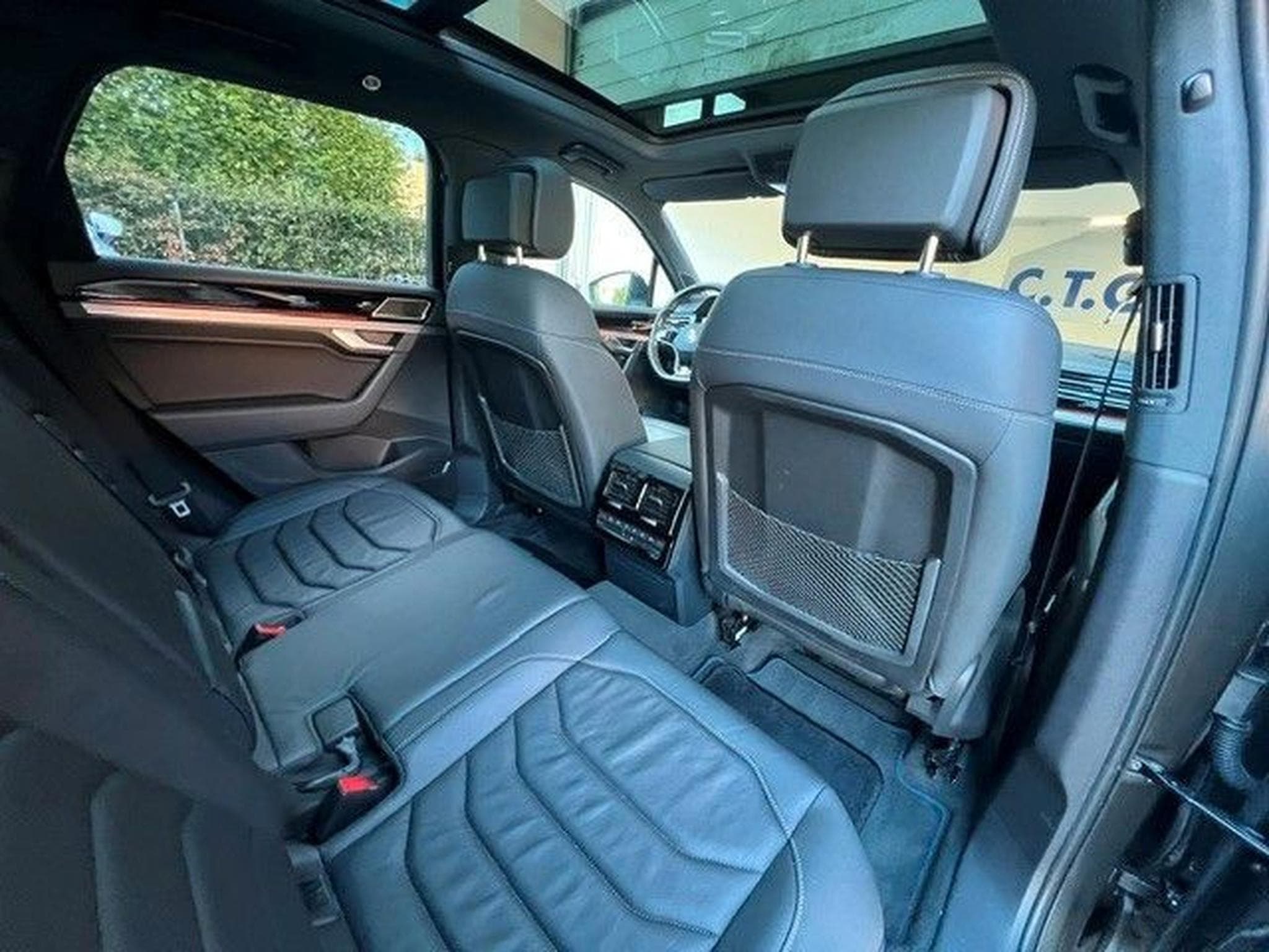 VW Touareg R eHybrid 4Motion-Pano-AHK-1Hand (2022) - Photo 23