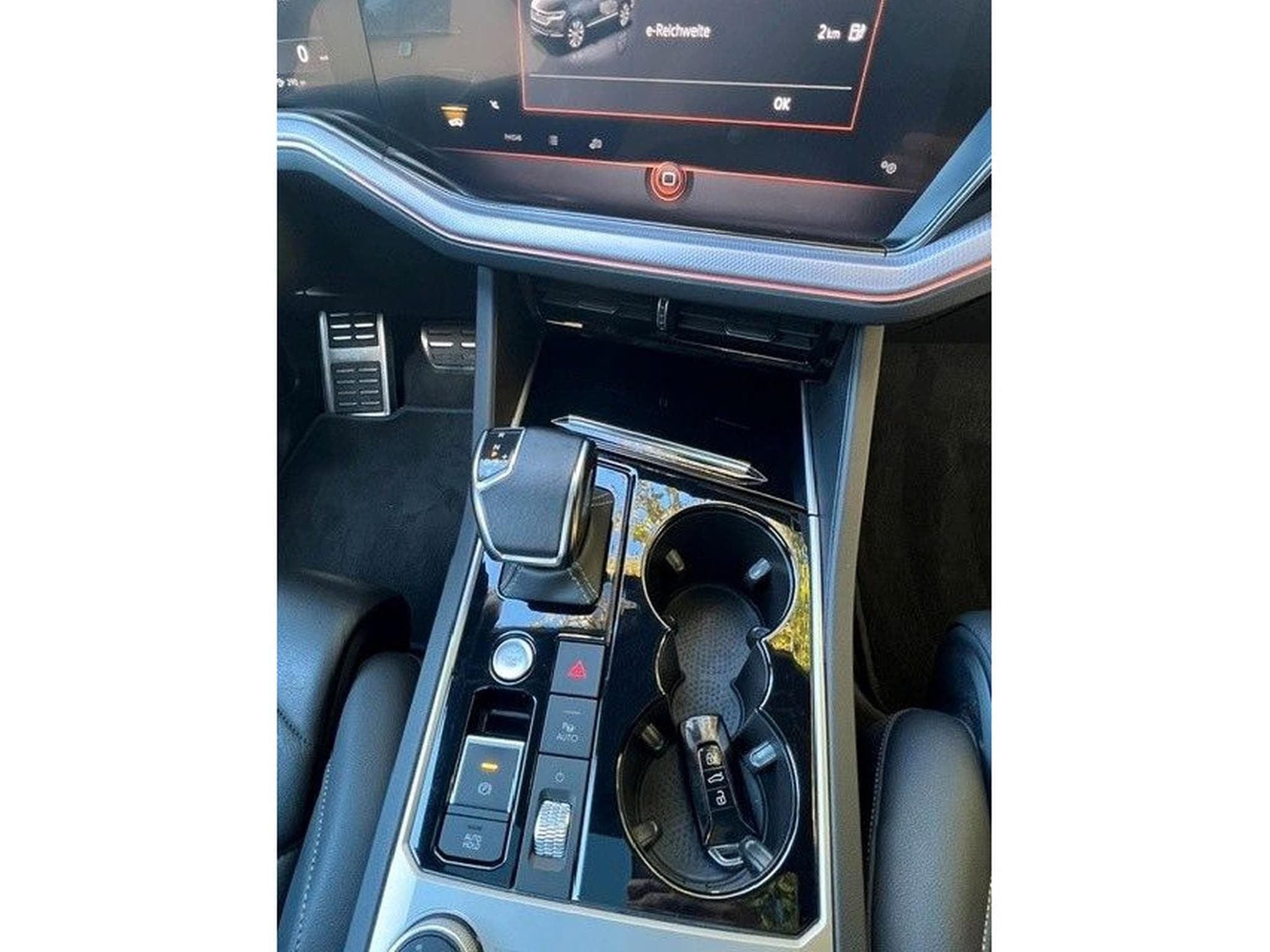 VW Touareg R eHybrid 4Motion-Pano-AHK-1Hand (2022) - Photo 25