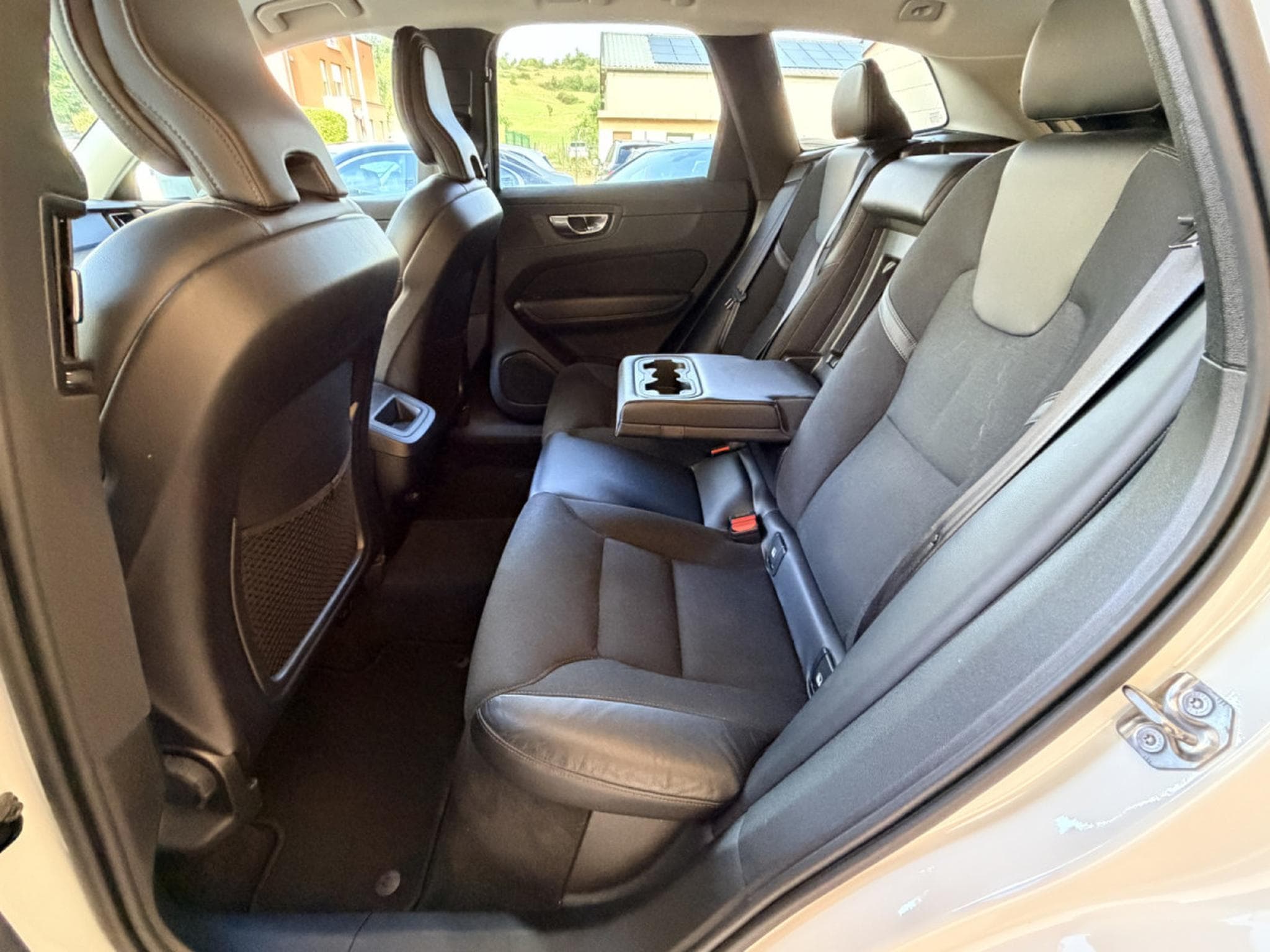 Volvo XC60 D4 MOMENTUM AUTOMATIQUE 190CV (2019) - Photo 13