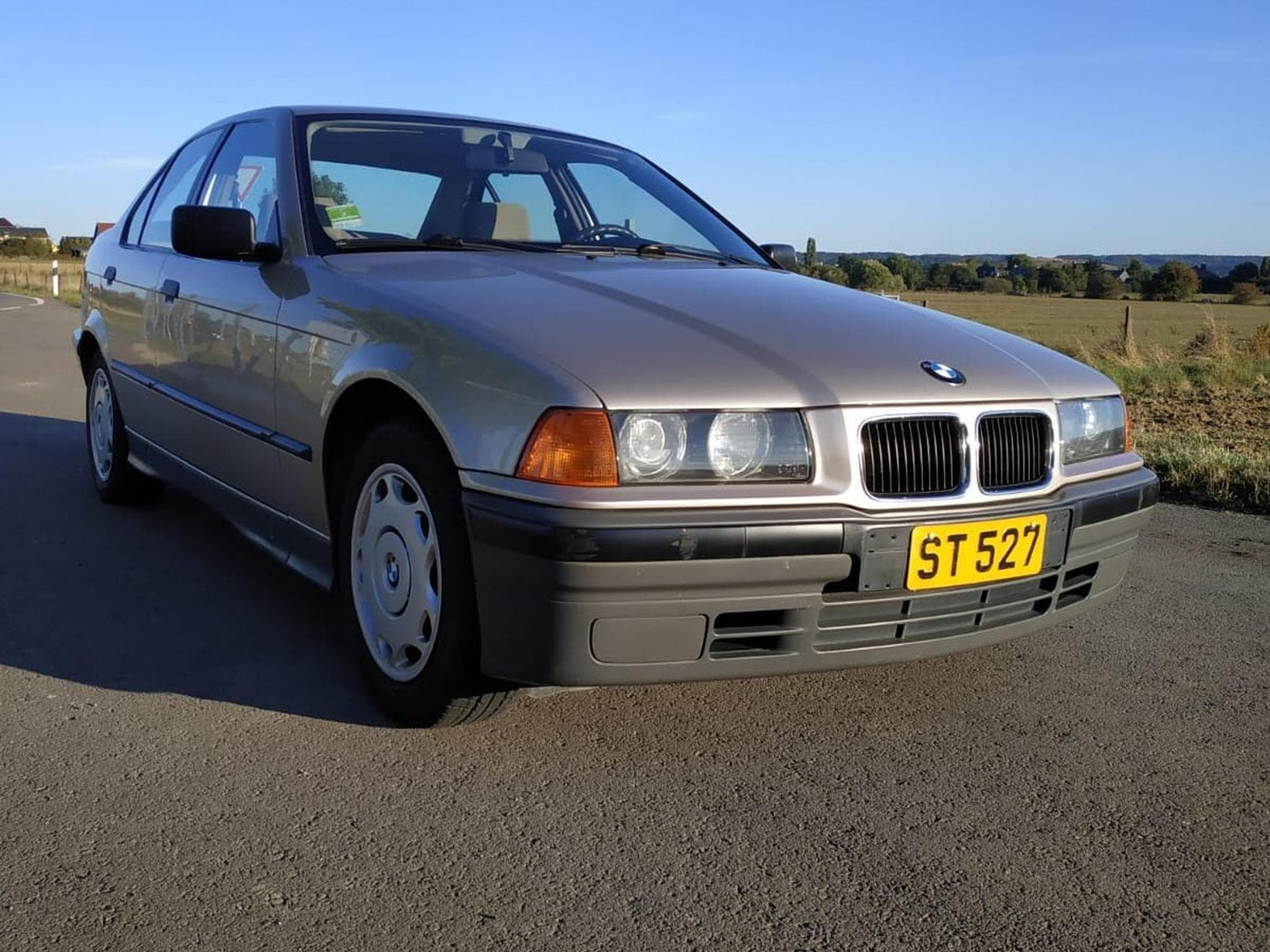 BMW 316 Oldtimer E36 modèle de base (1991) - Photo 2