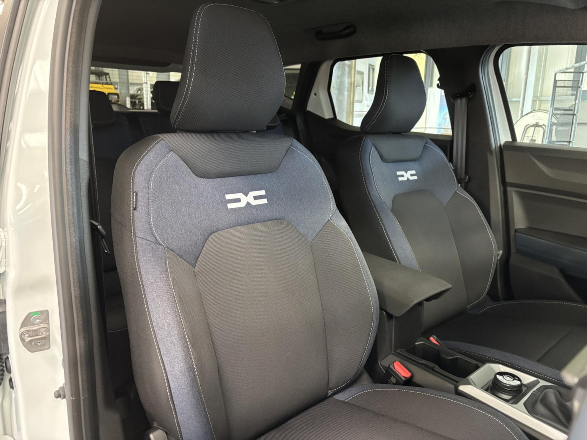 Dacia Duster III 1.2 TCe 4x4 (2026) - Photo 12