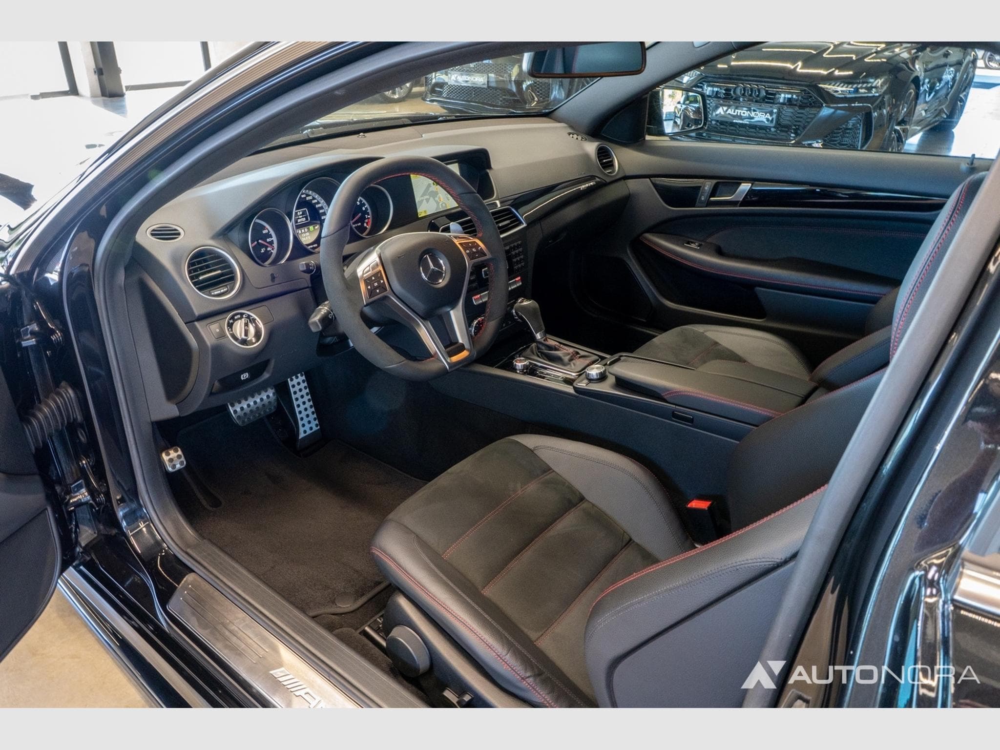 Mercedes C 63 AMG C 63 AMG Coupé Black Series (2013) - Photo 12