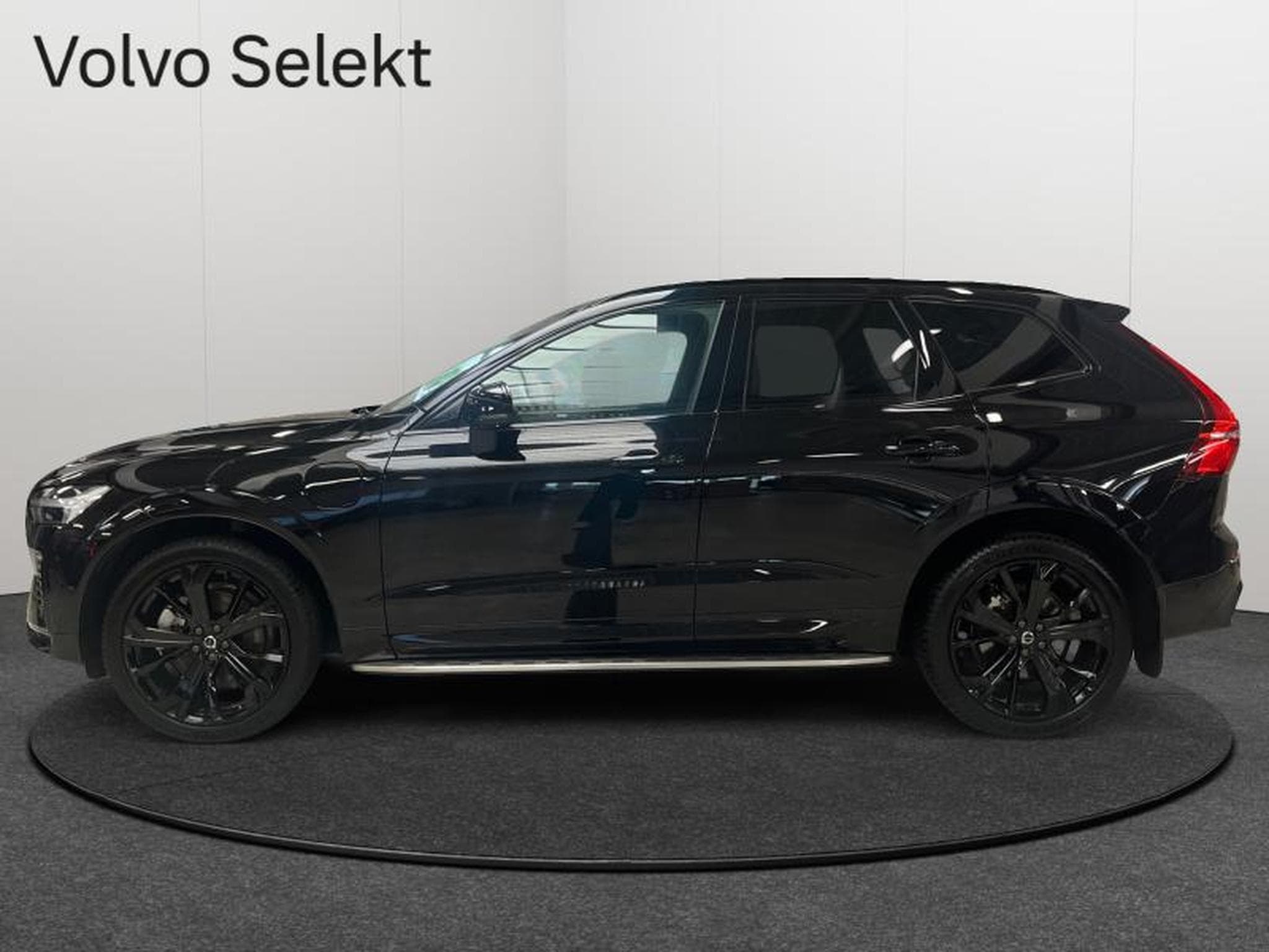 Volvo XC60 T6 Black Edition Plus TOIT PANO MARCHE PIEDS (2025) - Foto 5