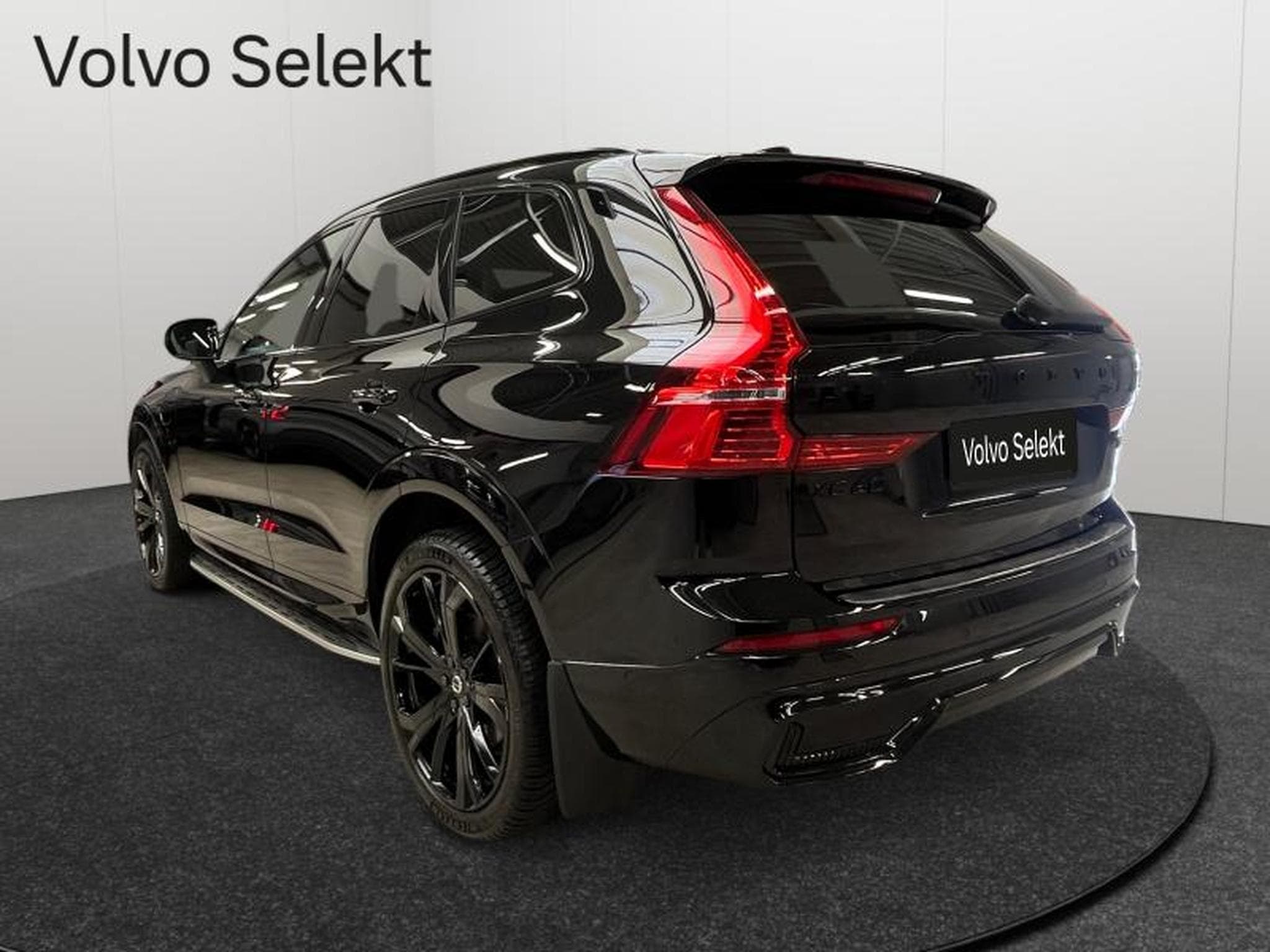 Volvo XC60 T6 Black Edition Plus TOIT PANO MARCHE PIEDS (2025) - Foto 8