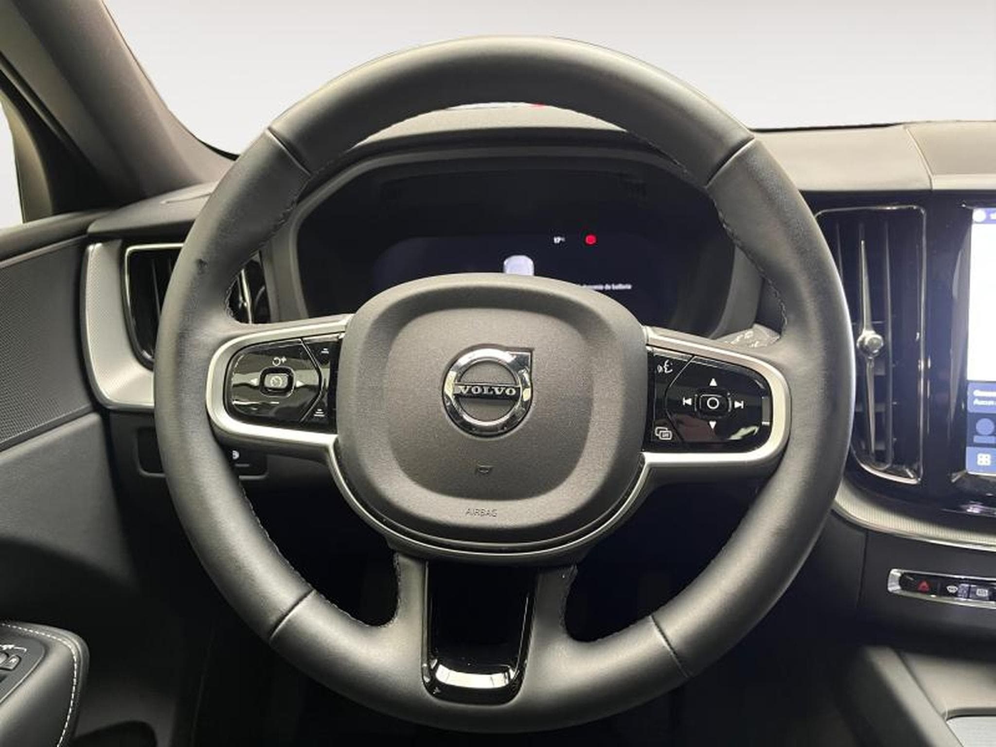 Volvo XC60 T6 Black Edition Plus TOIT PANO MARCHE PIEDS (2025) - Foto 20