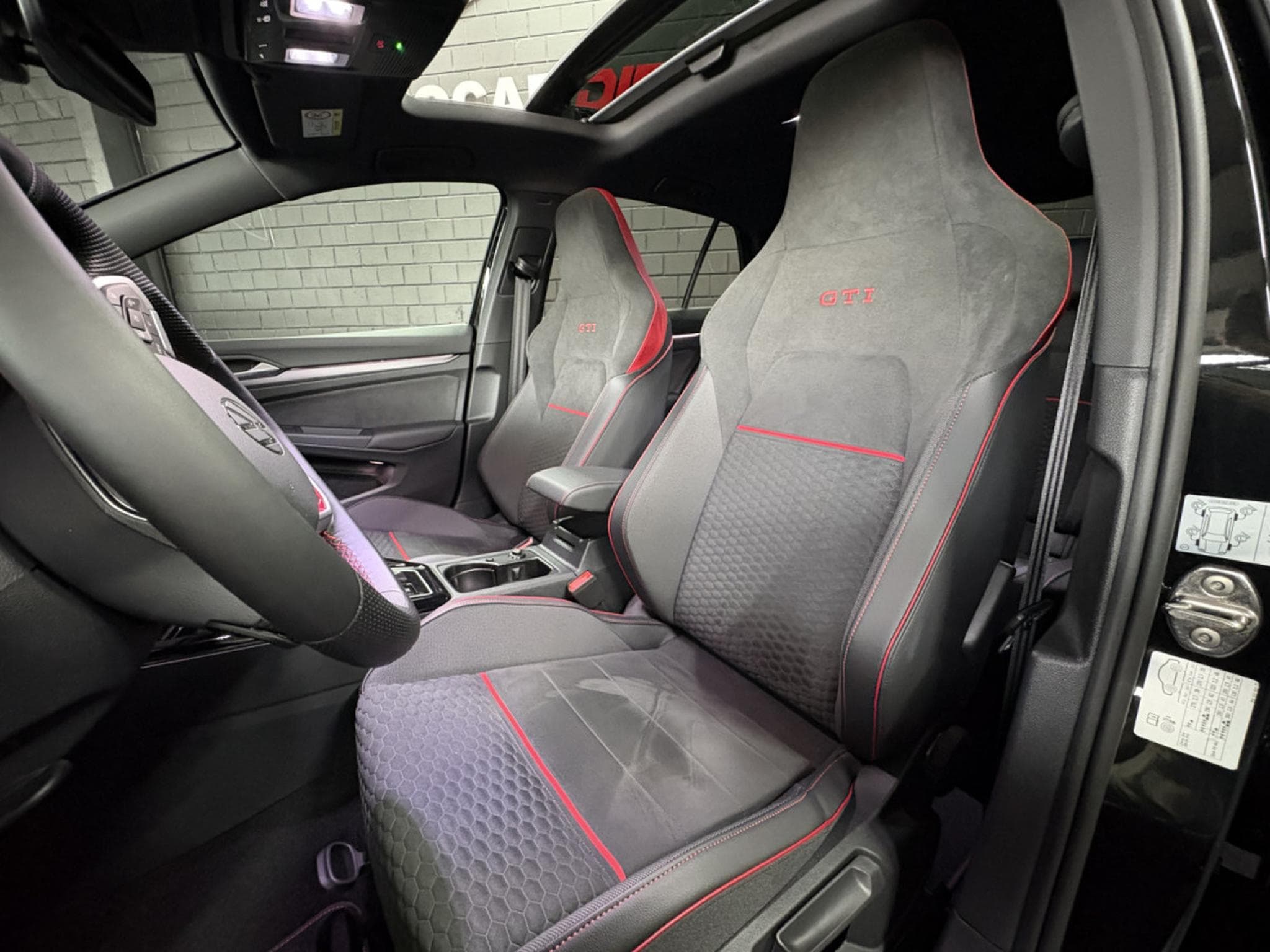 VW Golf GTI PHASE 2 Clubsport 2.0 TSI 300 CV DSG7 * PANO* MATRIX * D (2025) - Foto 7