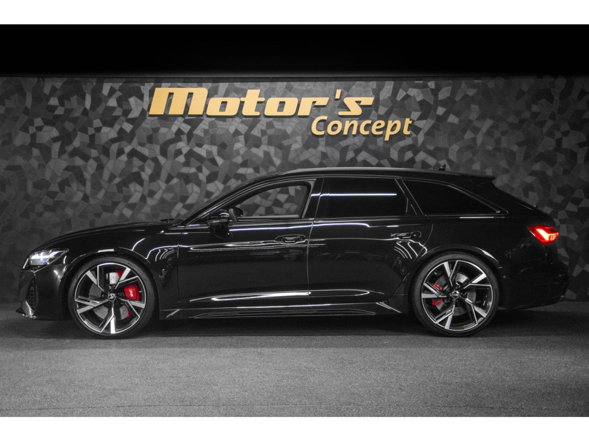 Audi RS6 C8 AVANT (2022) - Photo 2