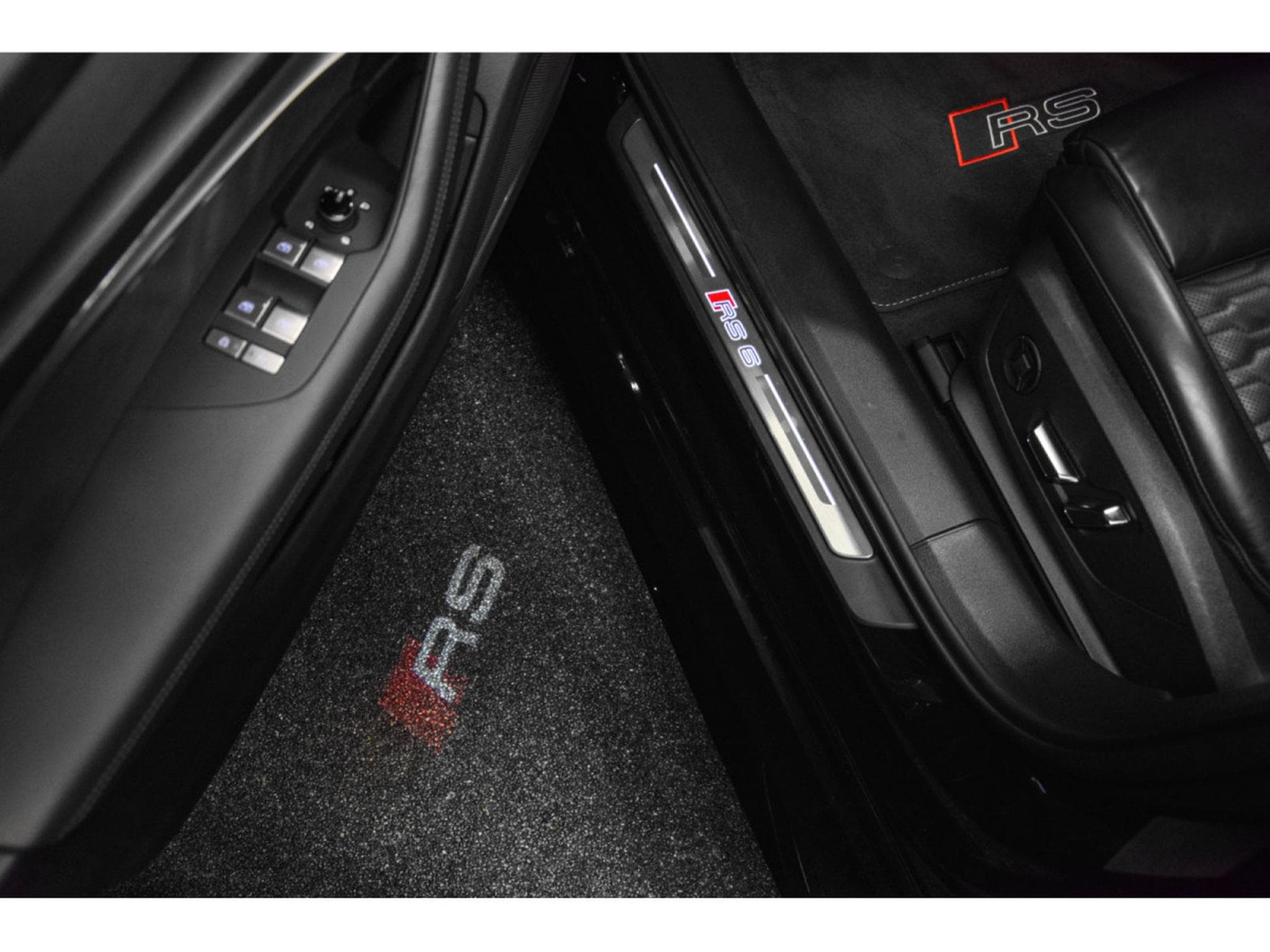 Audi RS6 C8 AVANT (2022) - Photo 18
