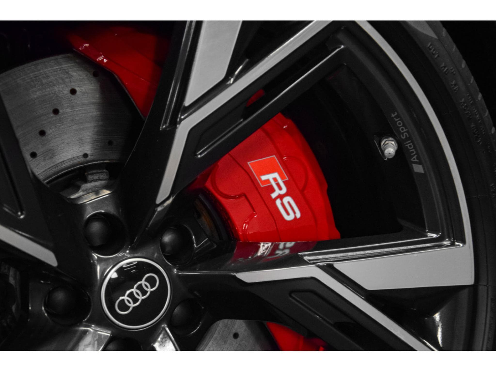 Audi RS6 C8 AVANT (2022) - Photo 23