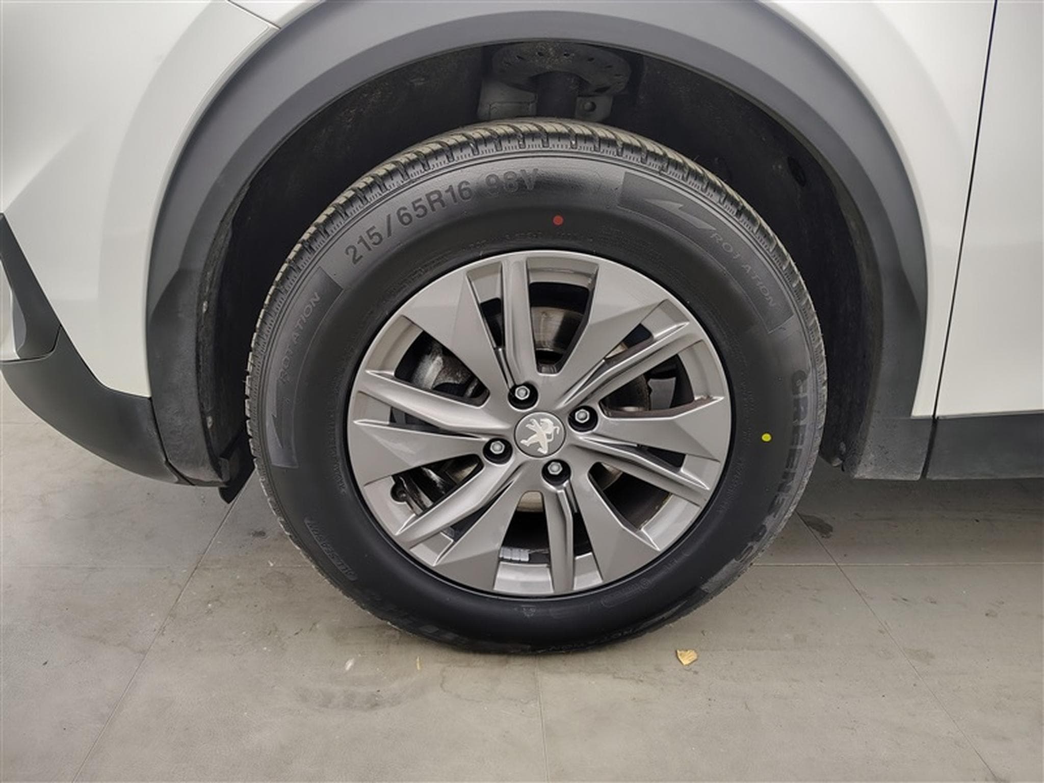 Peugeot 2008 1.2 PureTech Allure S&S (EU6.4) (2023) - Photo 6