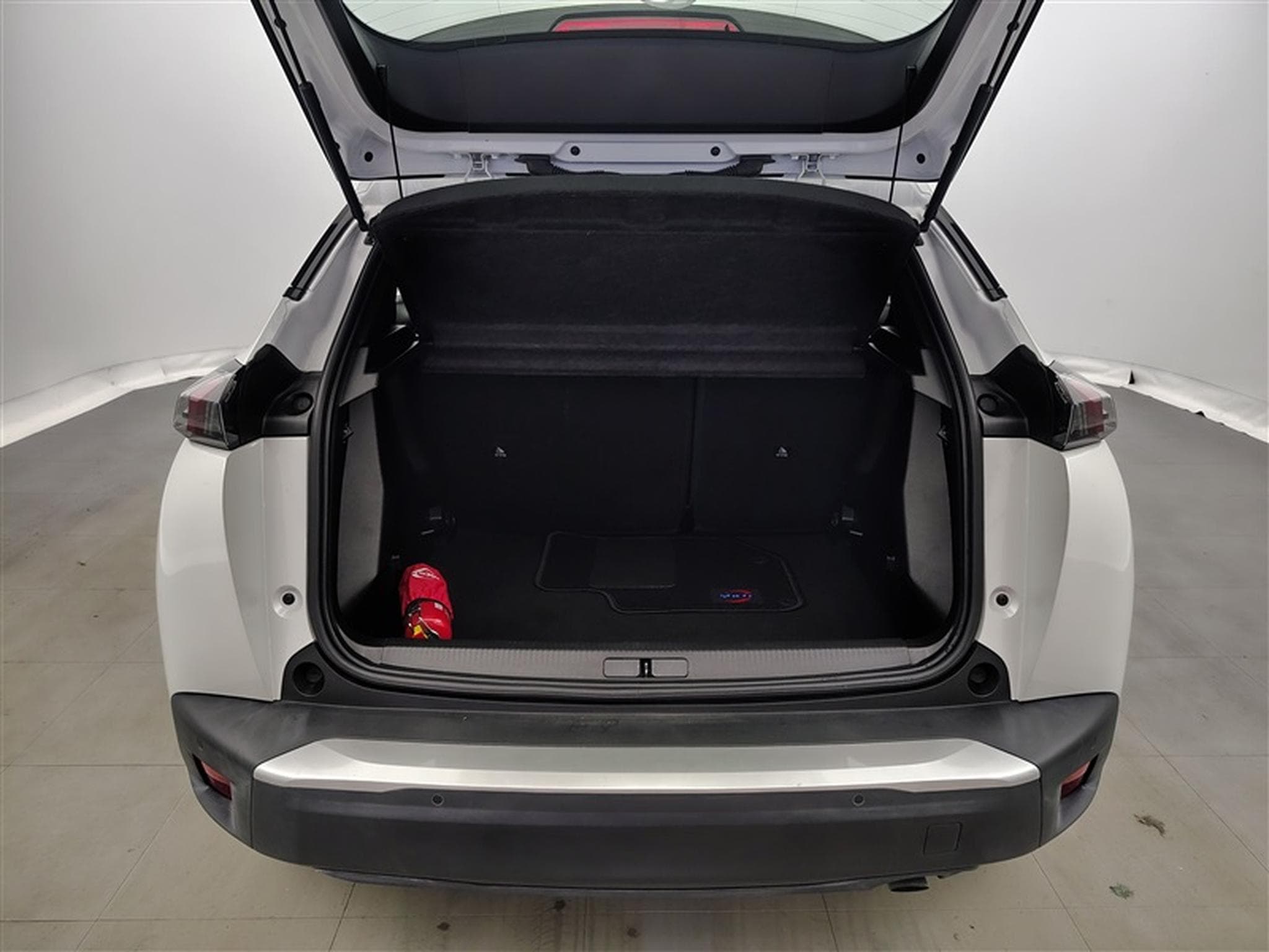 Peugeot 2008 1.2 PureTech Allure S&S (EU6.4) (2023) - Photo 14