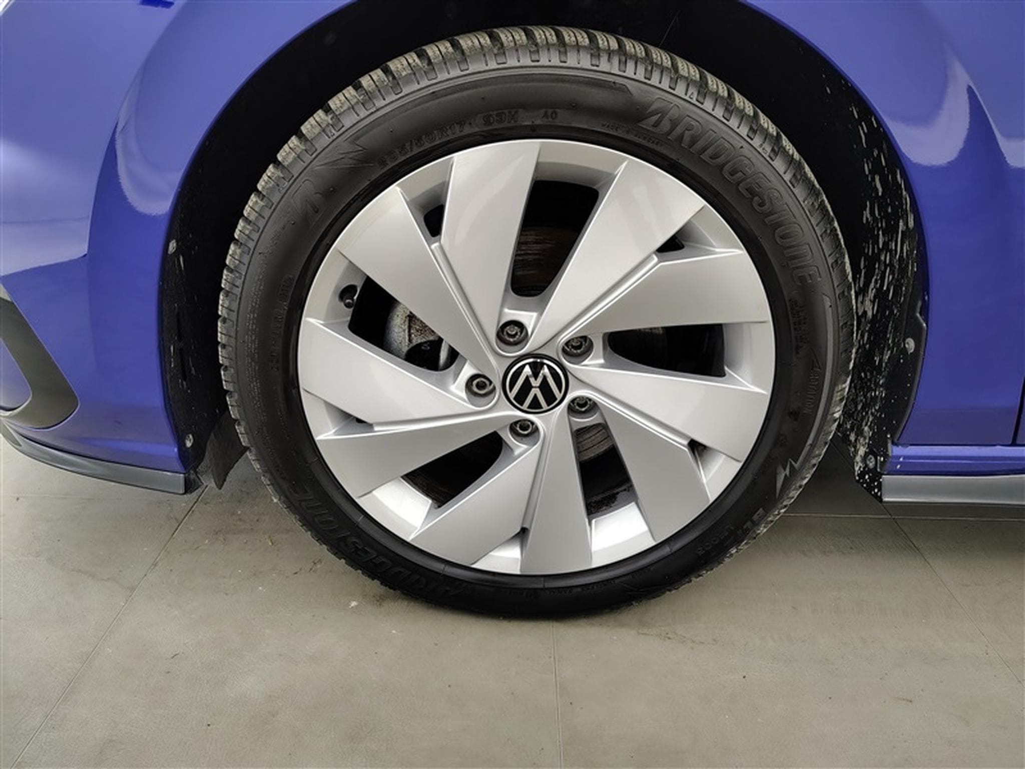 VW Golf 1.5 TSI 130cv R-Line NAVI / FULL LED / PDC AV+AR / JA 17" (2022) - Foto 4
