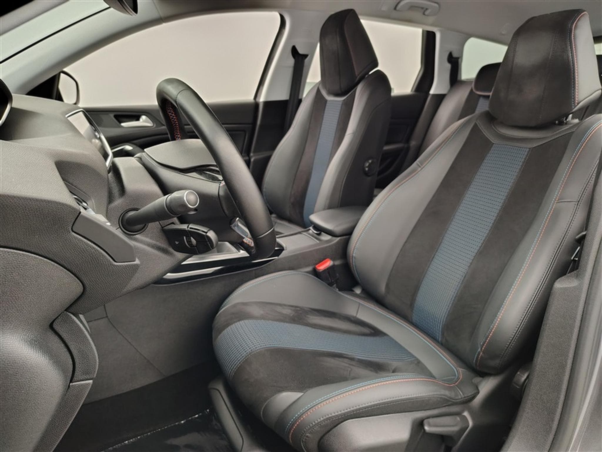 Peugeot 308 1.2 PureTech Allure CARPLAY / S-CUIR / FULL LED (2019) - Photo 7