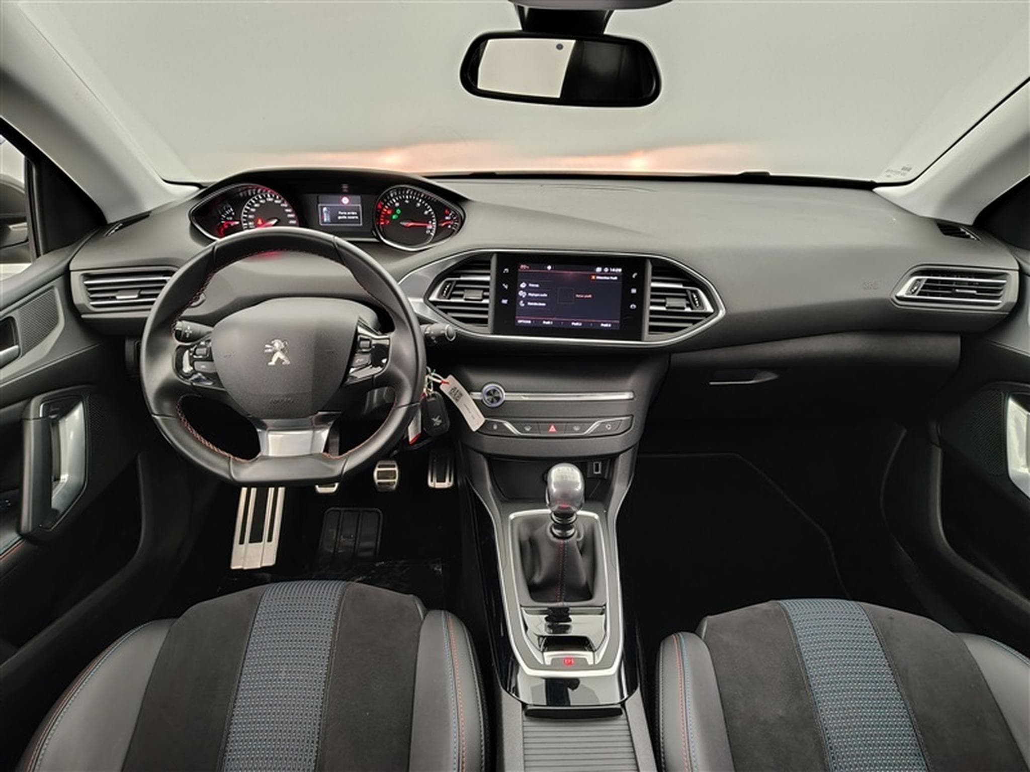 Peugeot 308 1.2 PureTech Allure CARPLAY / S-CUIR / FULL LED (2019) - Photo 8
