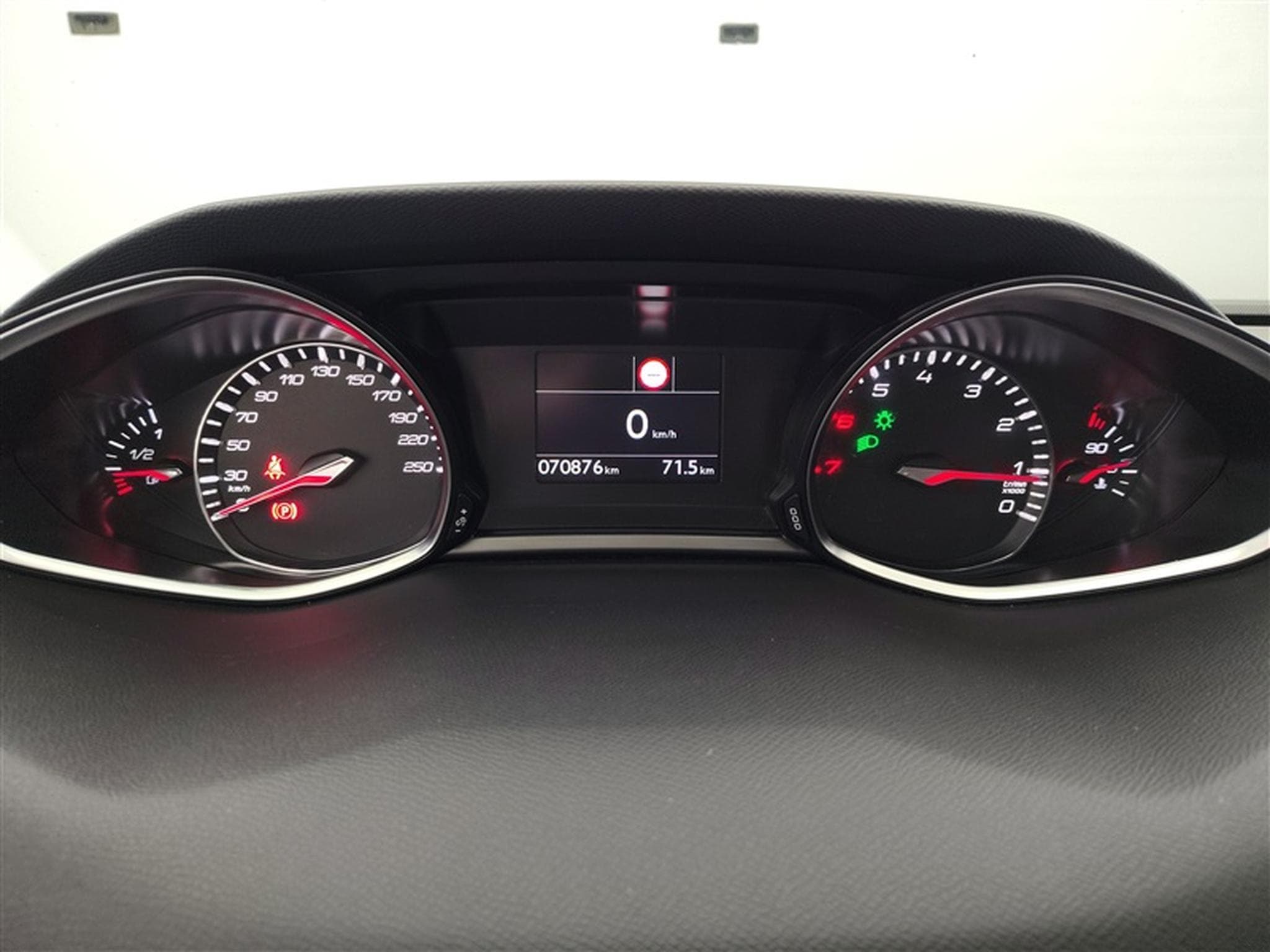 Peugeot 308 1.2 PureTech Allure CARPLAY / S-CUIR / FULL LED (2019) - Photo 10