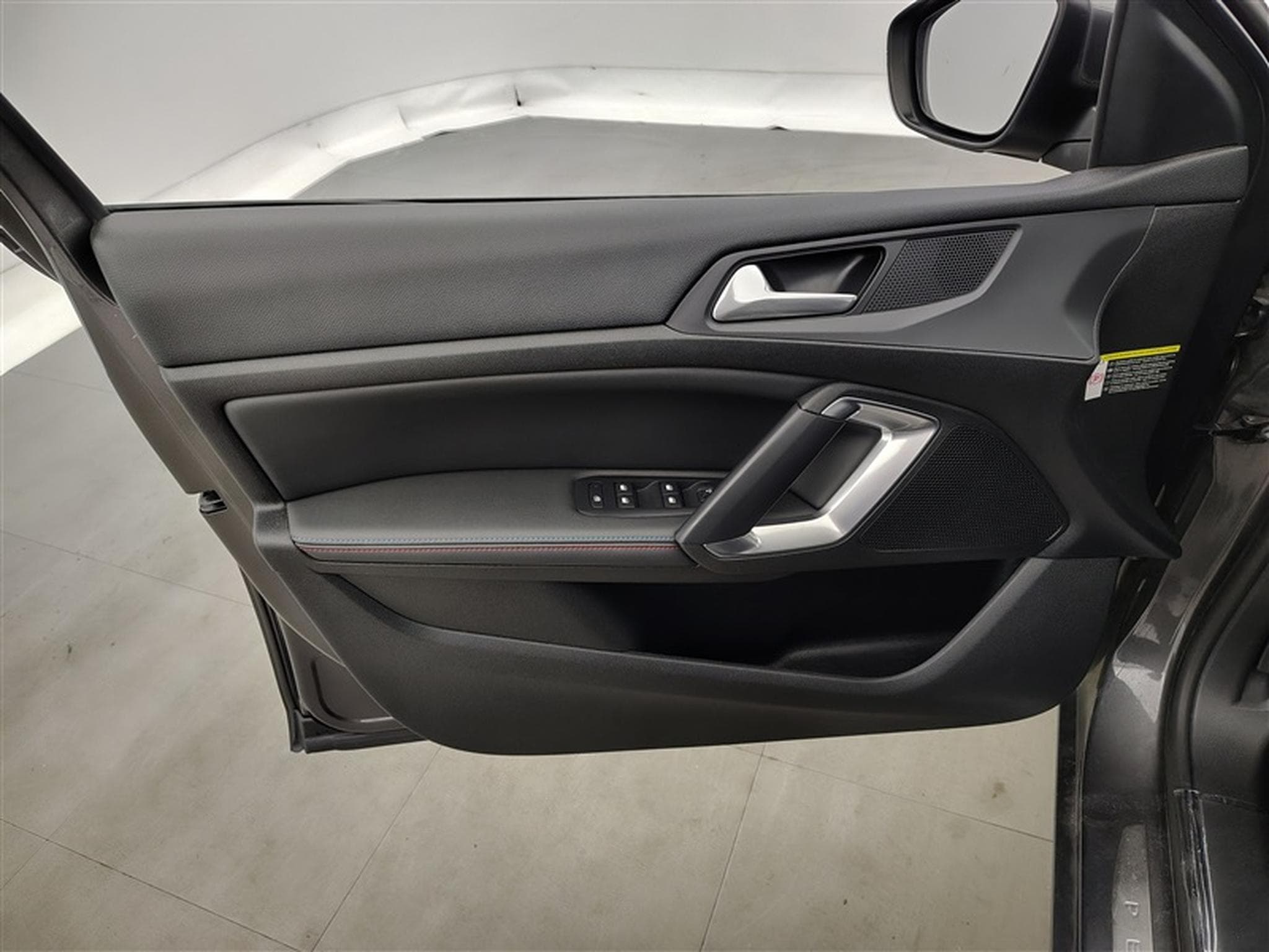 Peugeot 308 1.2 PureTech Allure CARPLAY / S-CUIR / FULL LED (2019) - Photo 17