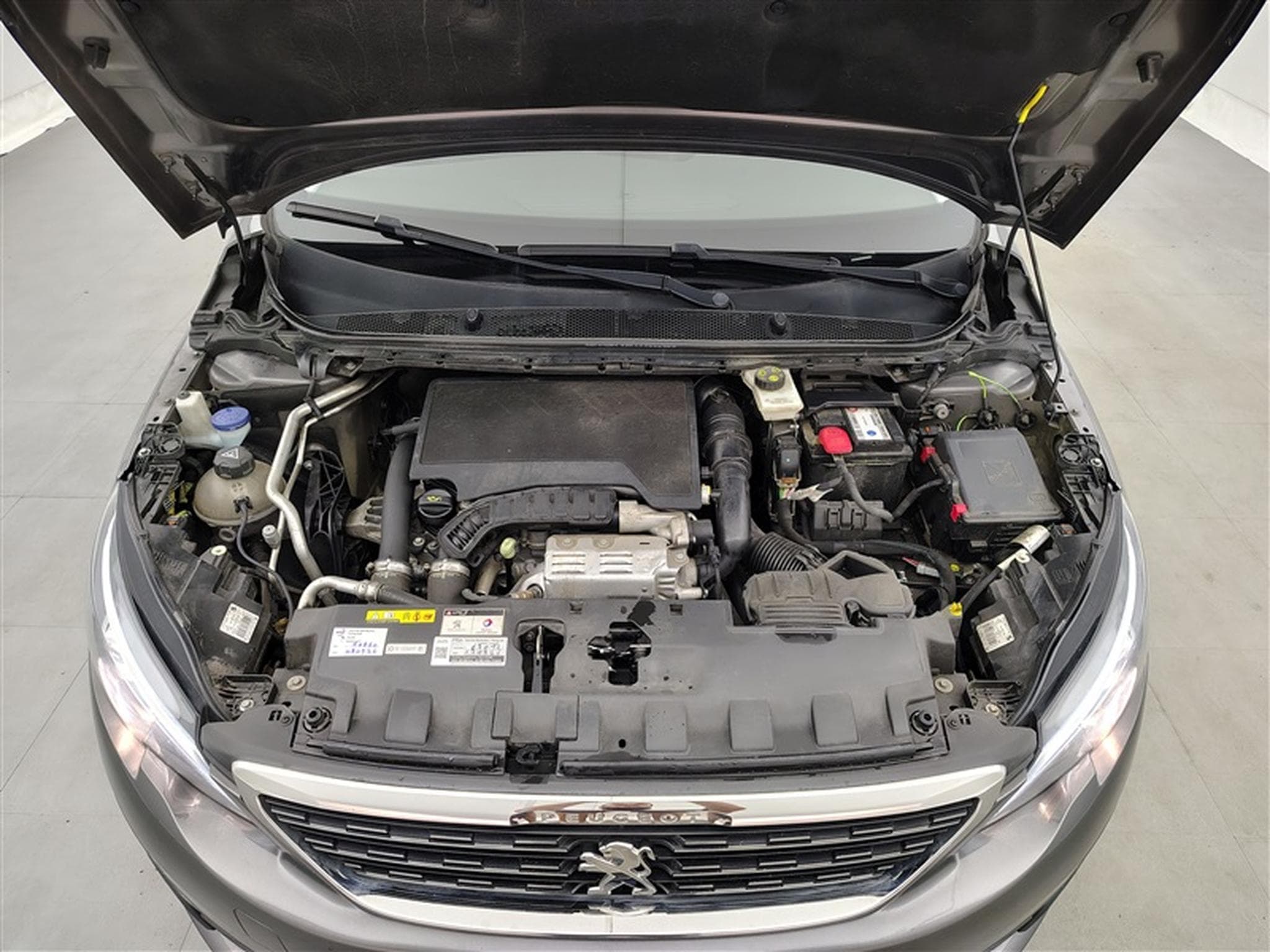 Peugeot 308 1.2 PureTech Allure CARPLAY / S-CUIR / FULL LED (2019) - Photo 19