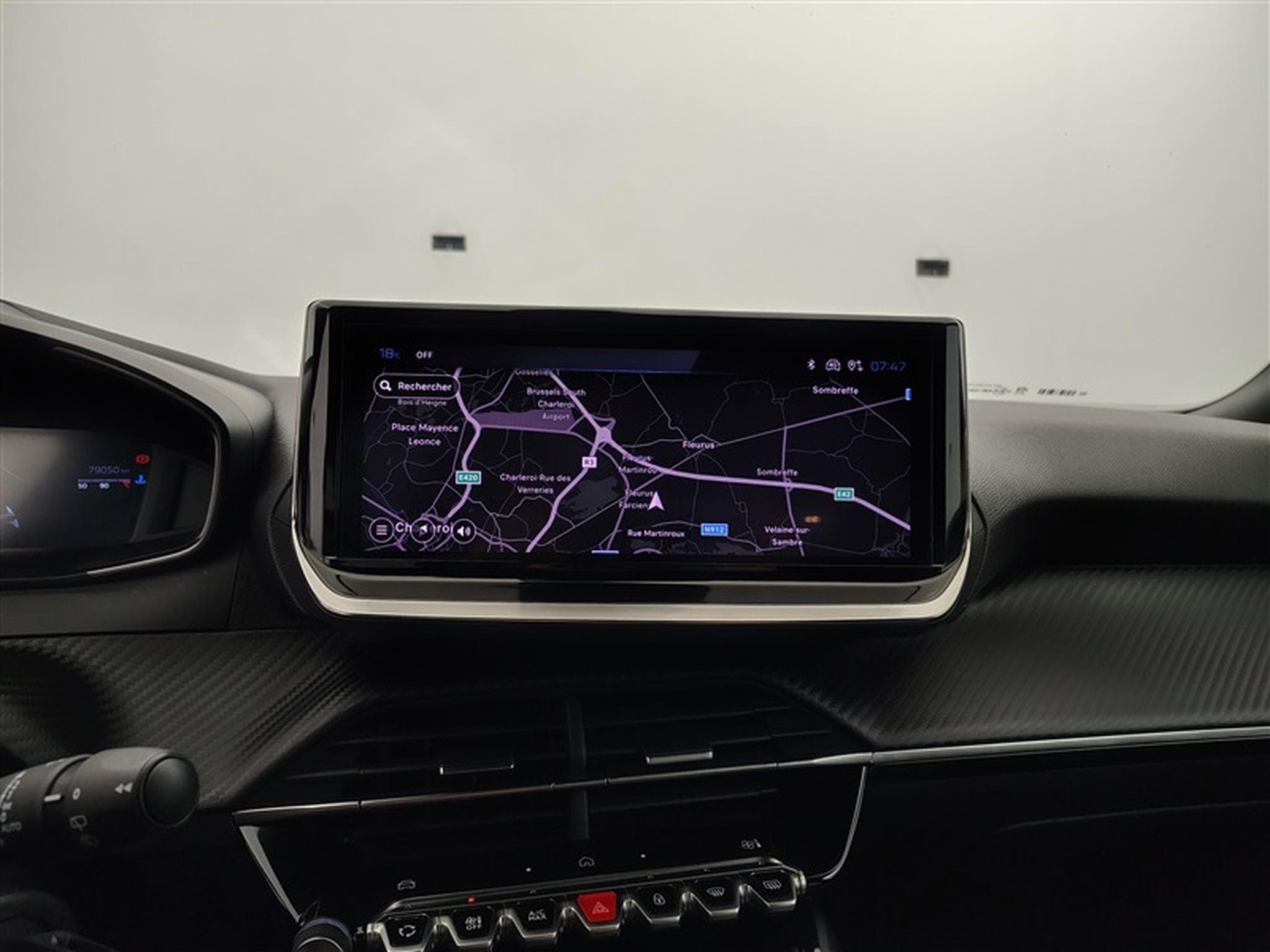 Peugeot 2008 1.2 PureTech Allure S&S (EU6.4) (2023) - Photo 11