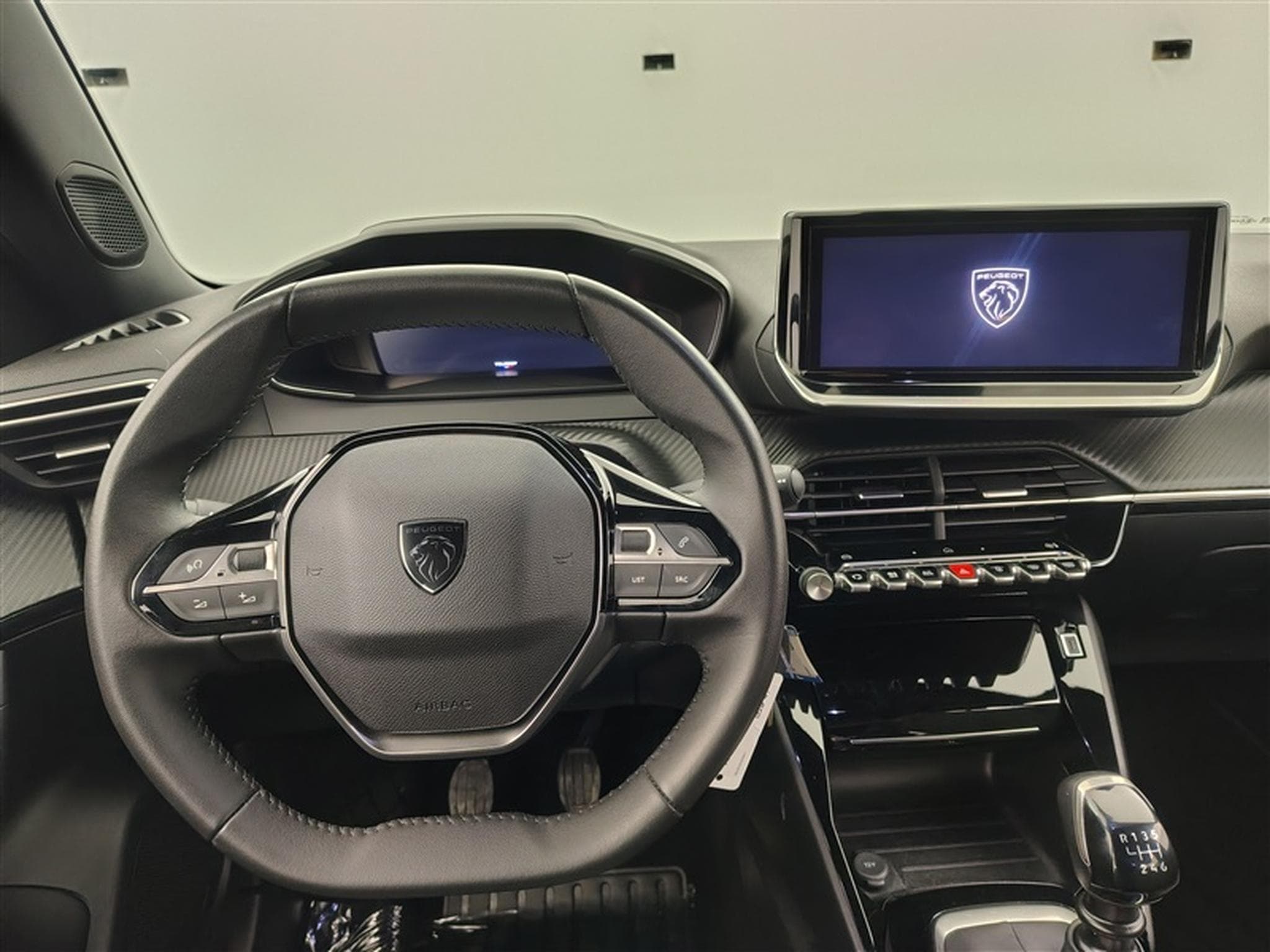 Peugeot 2008 1.2 PureTech Allure S&S (EU6.4) (2023) - Photo 9