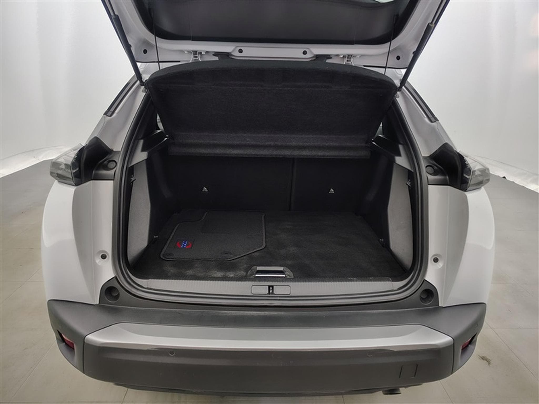 Peugeot 2008 1.2 PureTech Allure S&S (EU6.4) (2023) - Photo 14