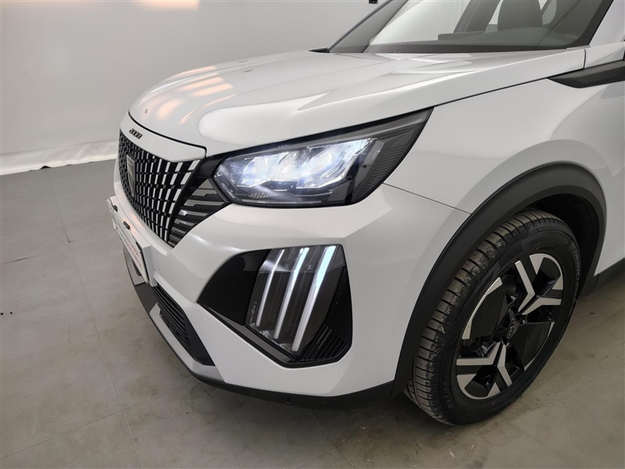 Peugeot 2008 1.2 PureTech Allure S&S (EU6.4) (2023) - Photo 15