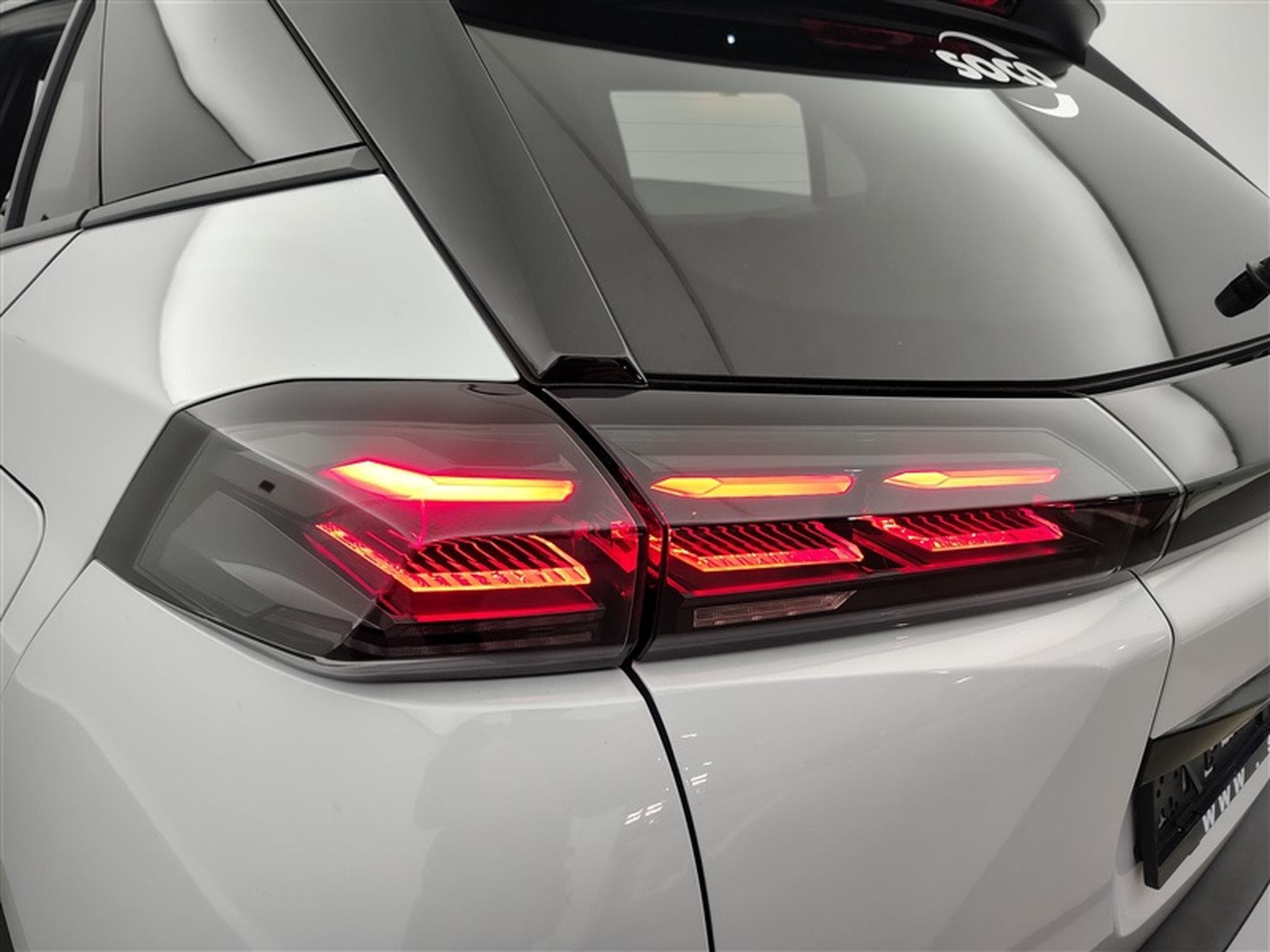 Peugeot 2008 1.2 PureTech Allure S&S (EU6.4) (2023) - Photo 16