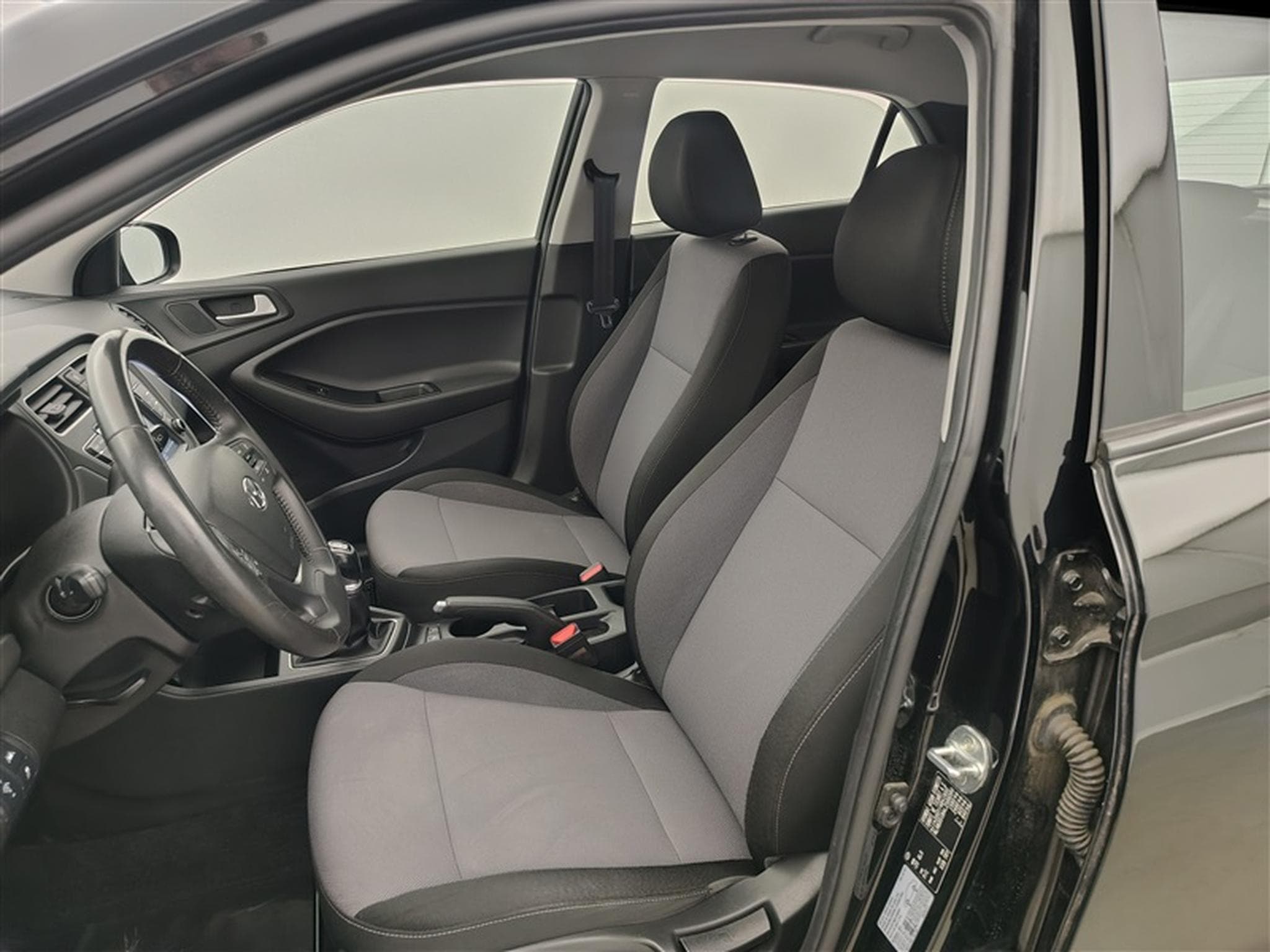 Hyundai i20 1.2i Twist APPLECARPLAY / CAMERA / PDC AR / PACK HIVER (2019) - Photo 7