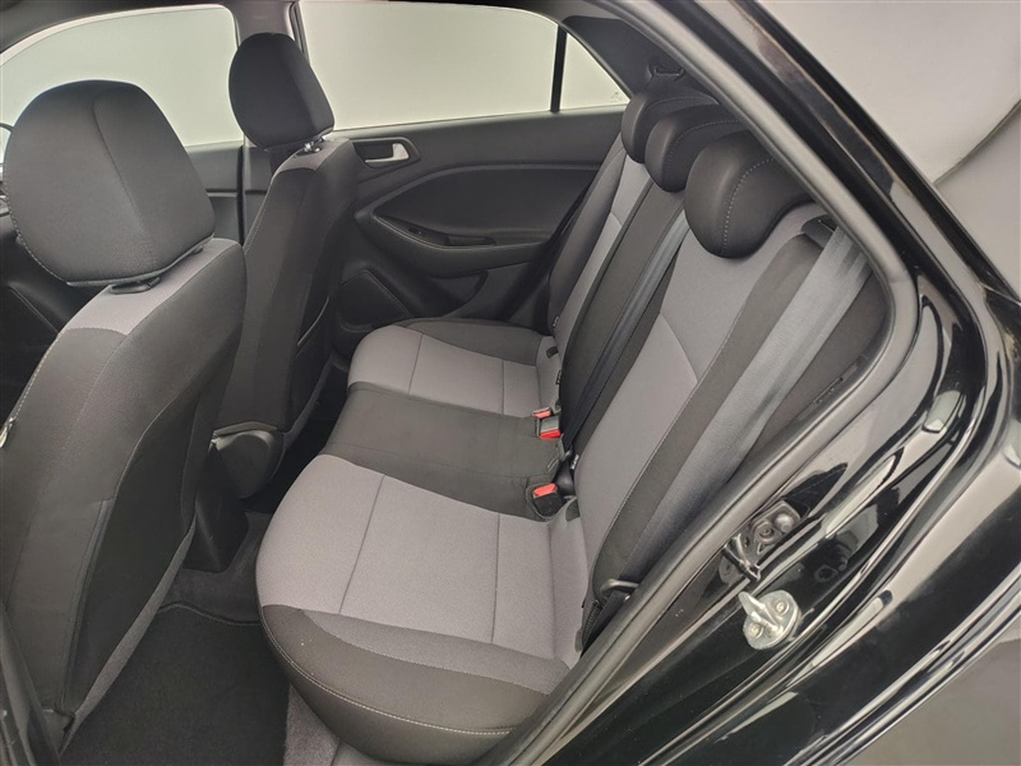 Hyundai i20 1.2i Twist APPLECARPLAY / CAMERA / PDC AR / PACK HIVER (2019) - Photo 13
