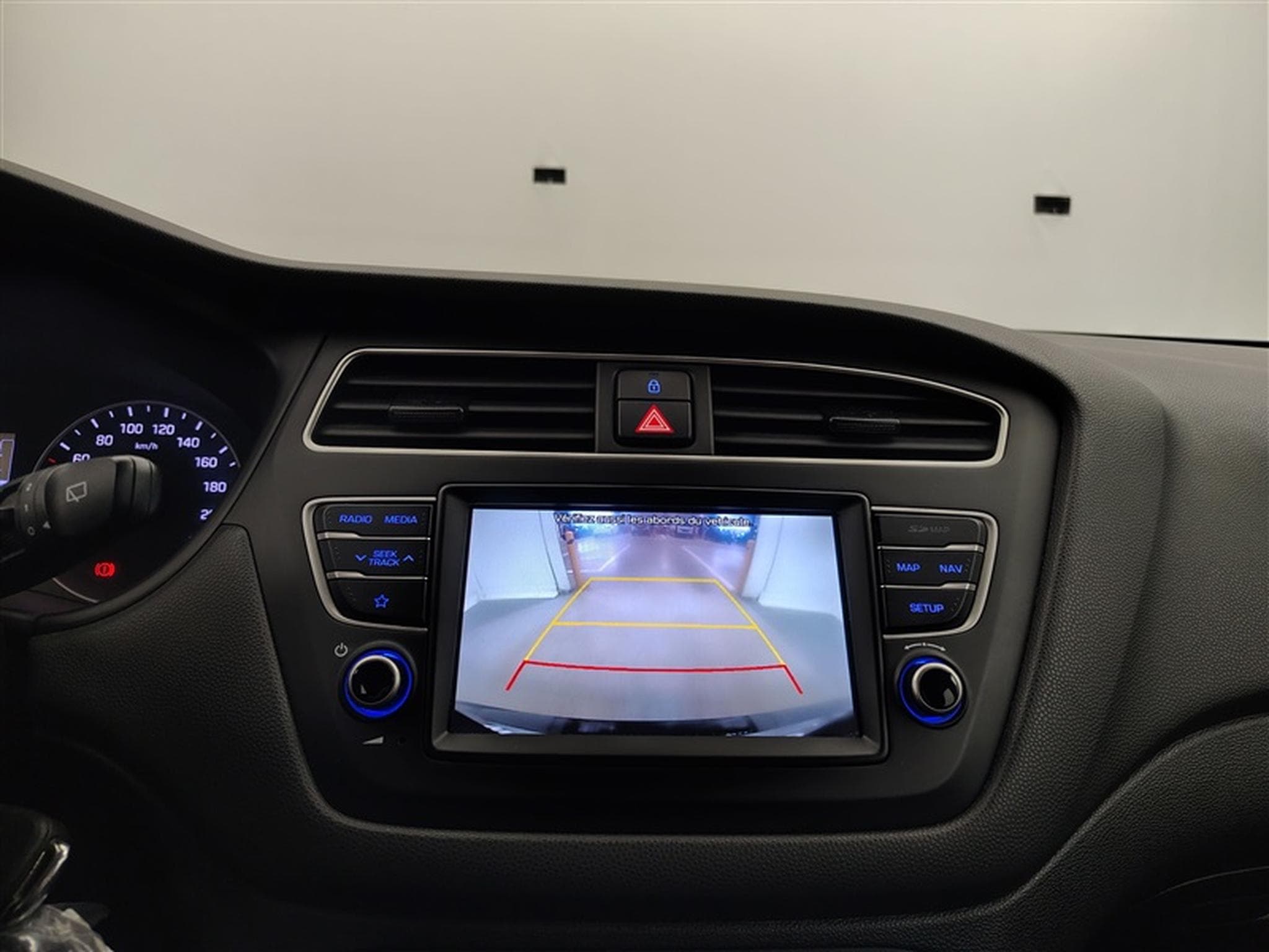 Hyundai i20 1.2i Twist APPLECARPLAY / CAMERA / PDC AR / PACK HIVER (2019) - Photo 17