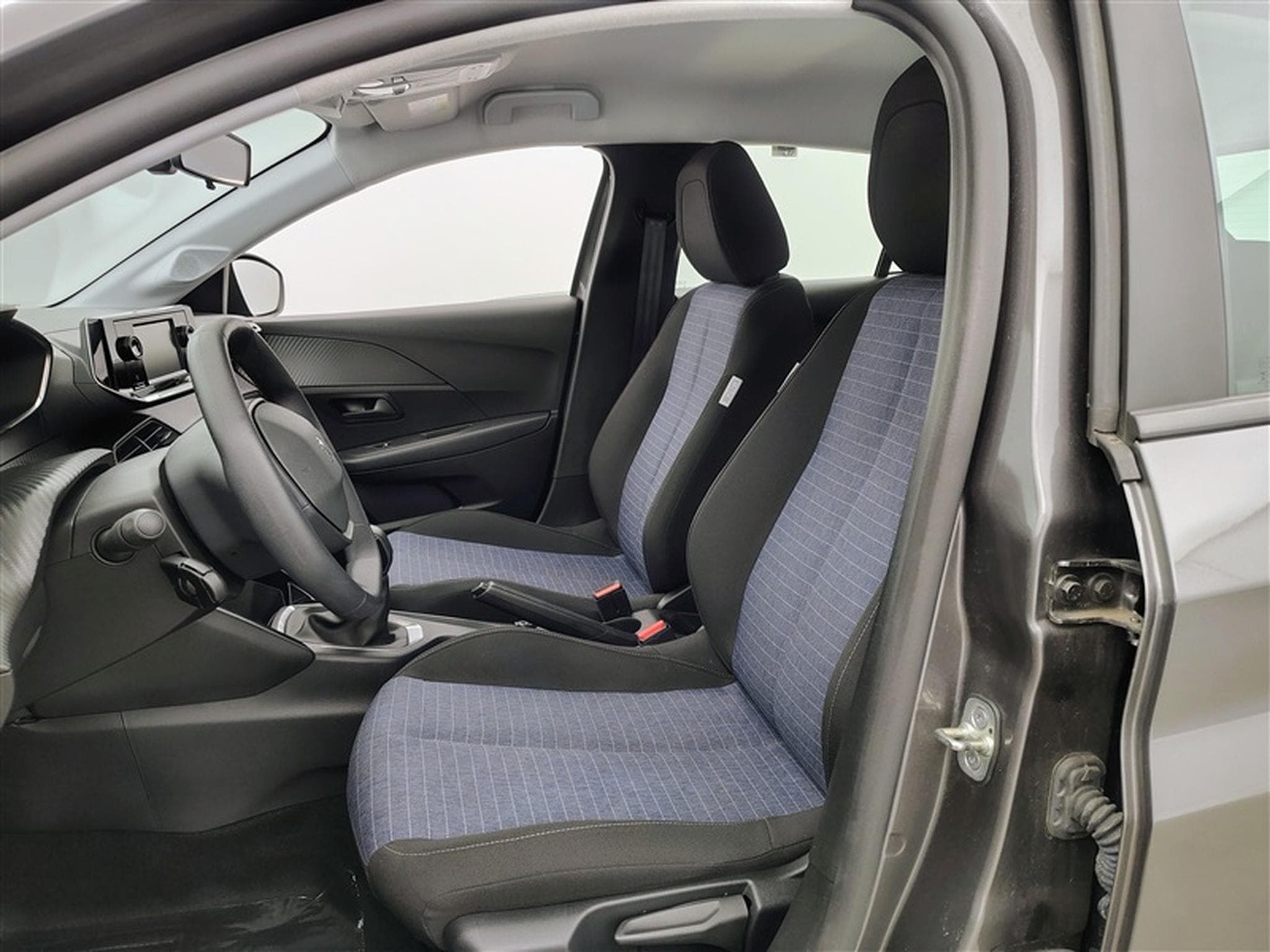 Peugeot 208 1.2i PureTech Like CLIM (2022) - Photo 7