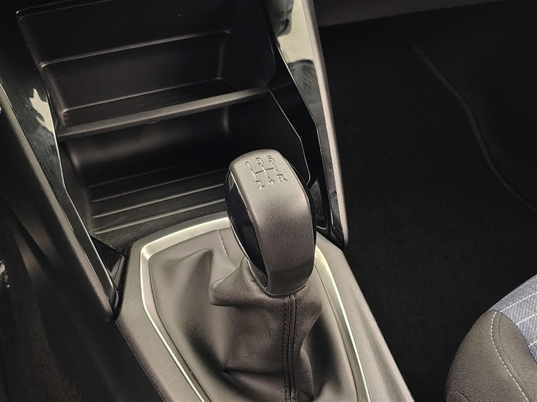 Peugeot 208 1.2i PureTech Like CLIM (2022) - Photo 12
