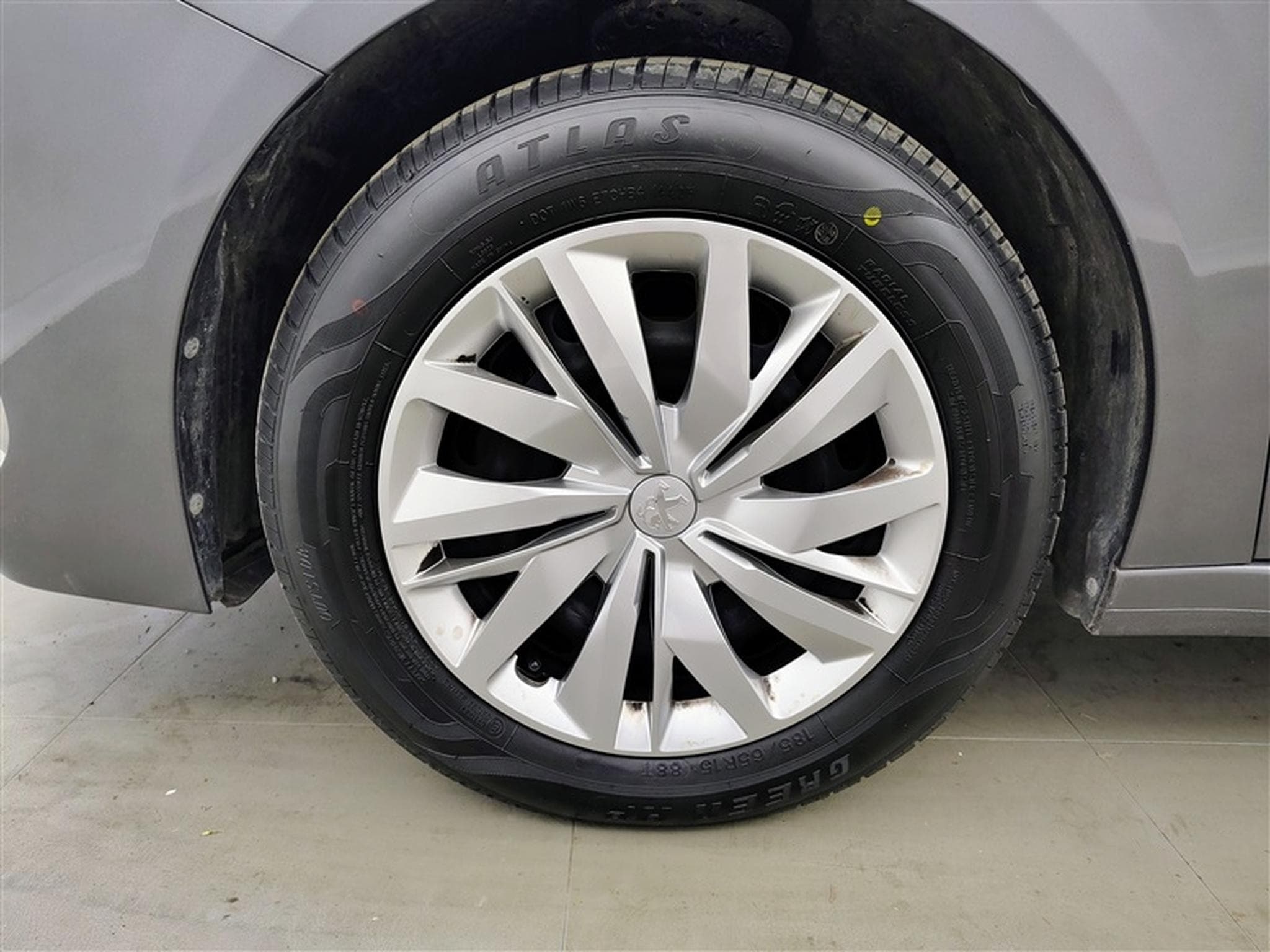 Peugeot 208 1.2i PureTech Like CLIM (2022) - Photo 6