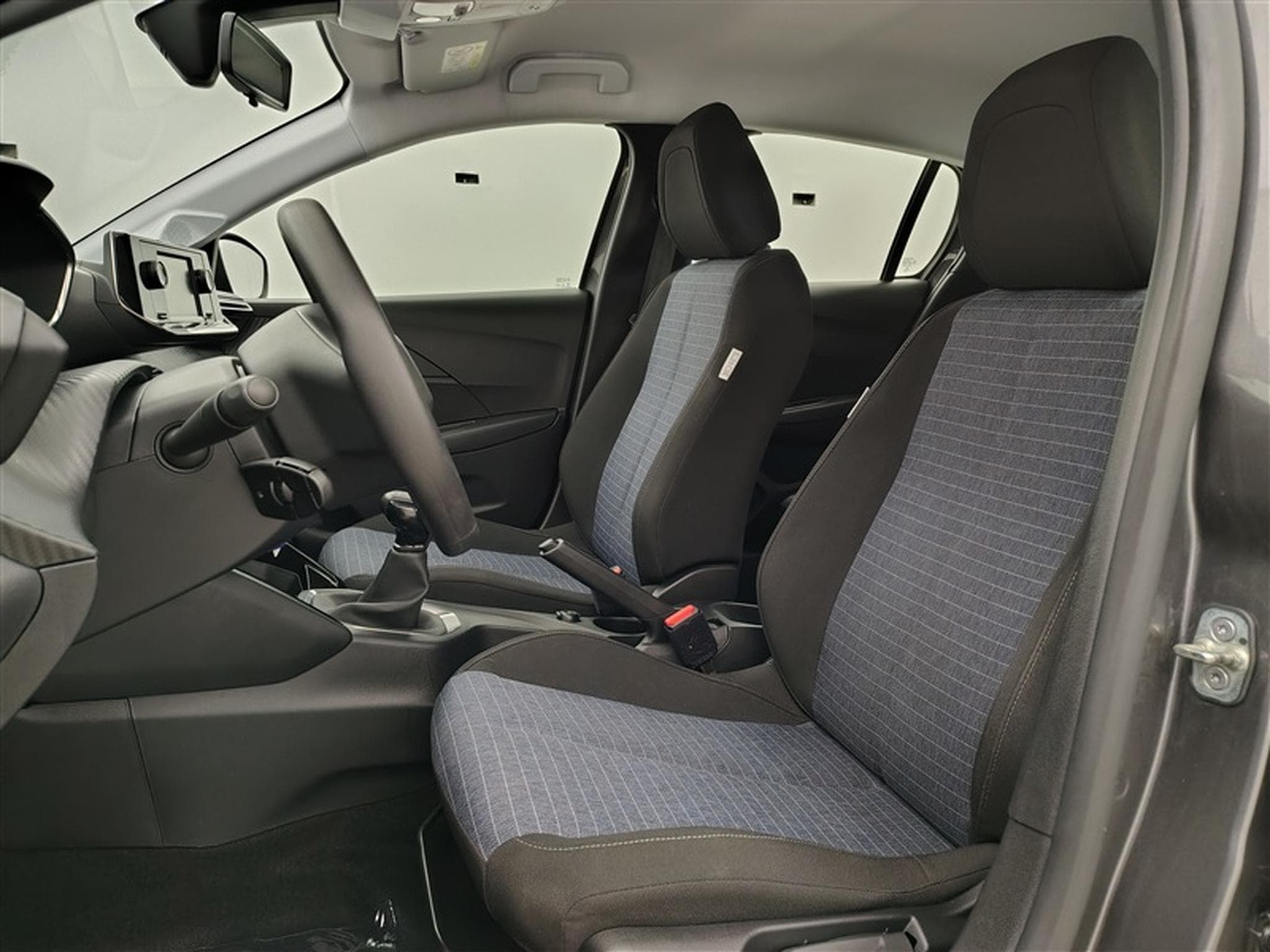 Peugeot 208 1.2i PureTech Like CLIM (2022) - Photo 7