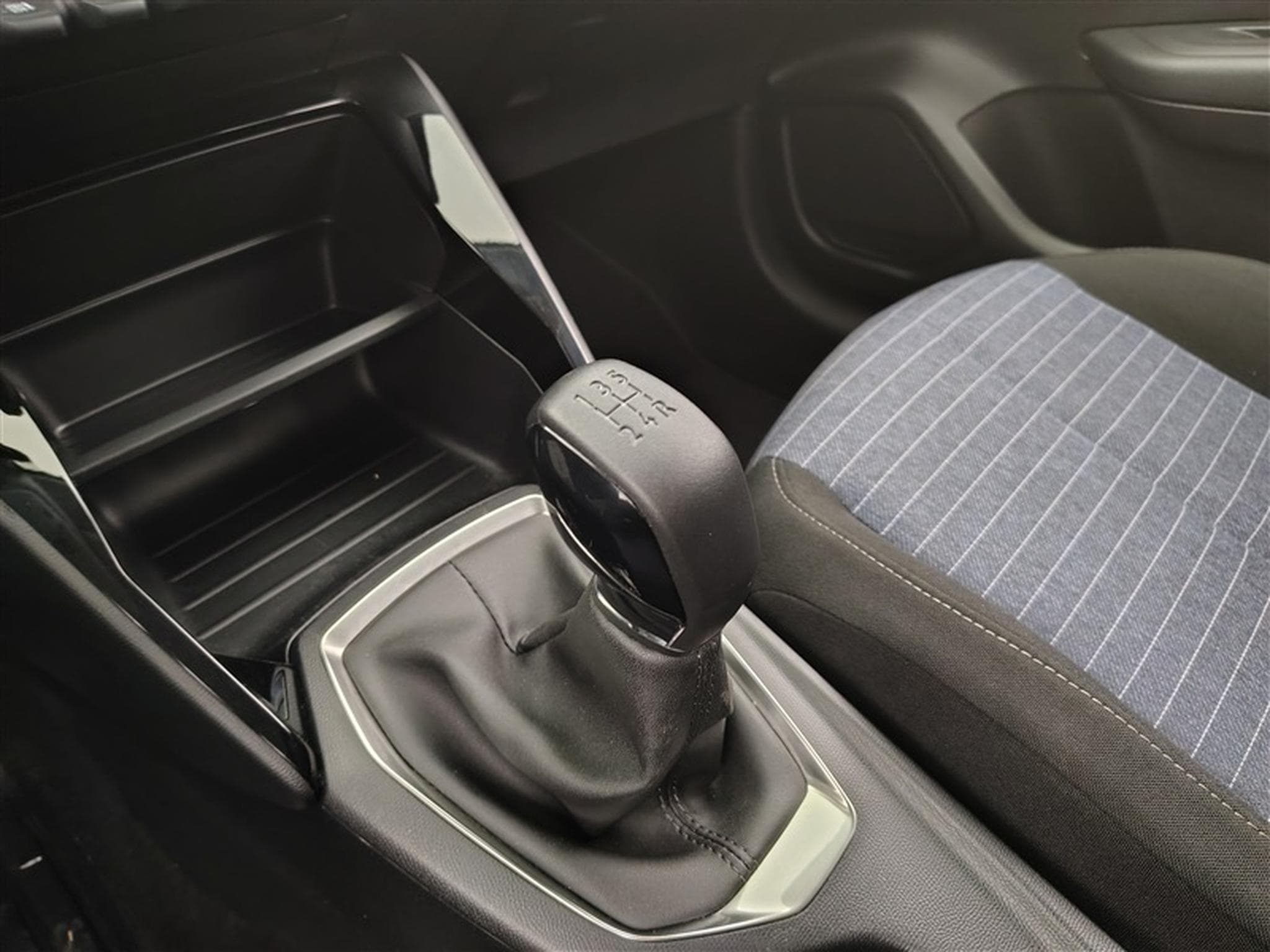 Peugeot 208 1.2i PureTech Like CLIM (2022) - Photo 12