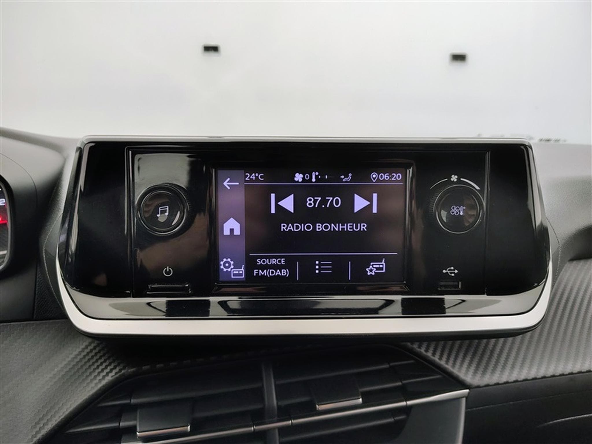 Peugeot 208 1.2i PureTech Like CLIM (2022) - Photo 11