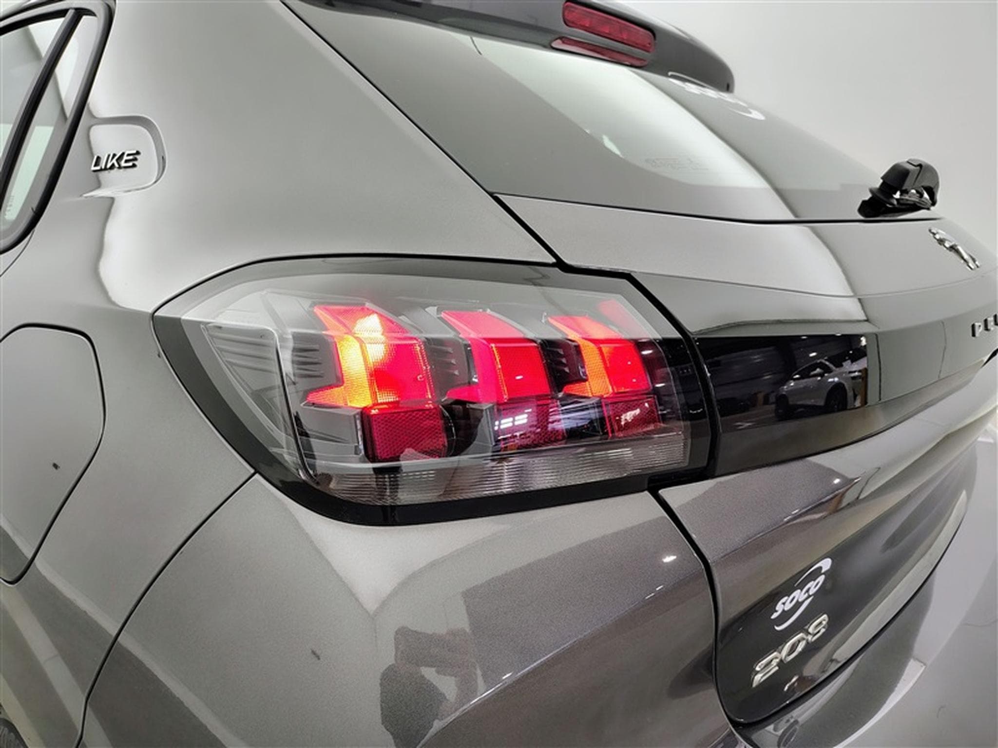 Peugeot 208 1.2i PureTech Like CLIM (2022) - Photo 16